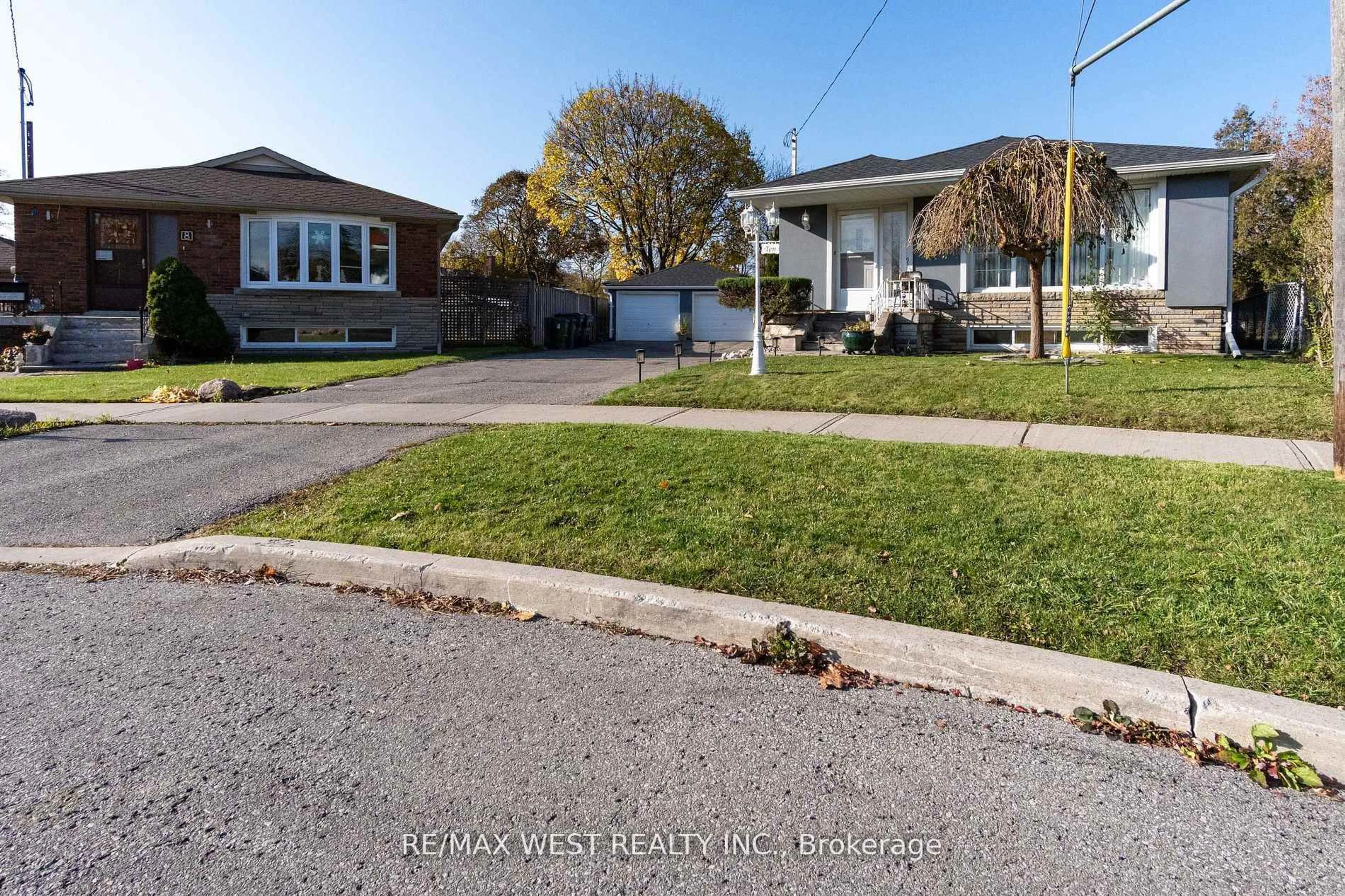 A pic from outside/outdoor area/front of a property/back of a property/a pic from drone, street for 10 Pastrano Crt, Toronto Ontario M1M 1X1