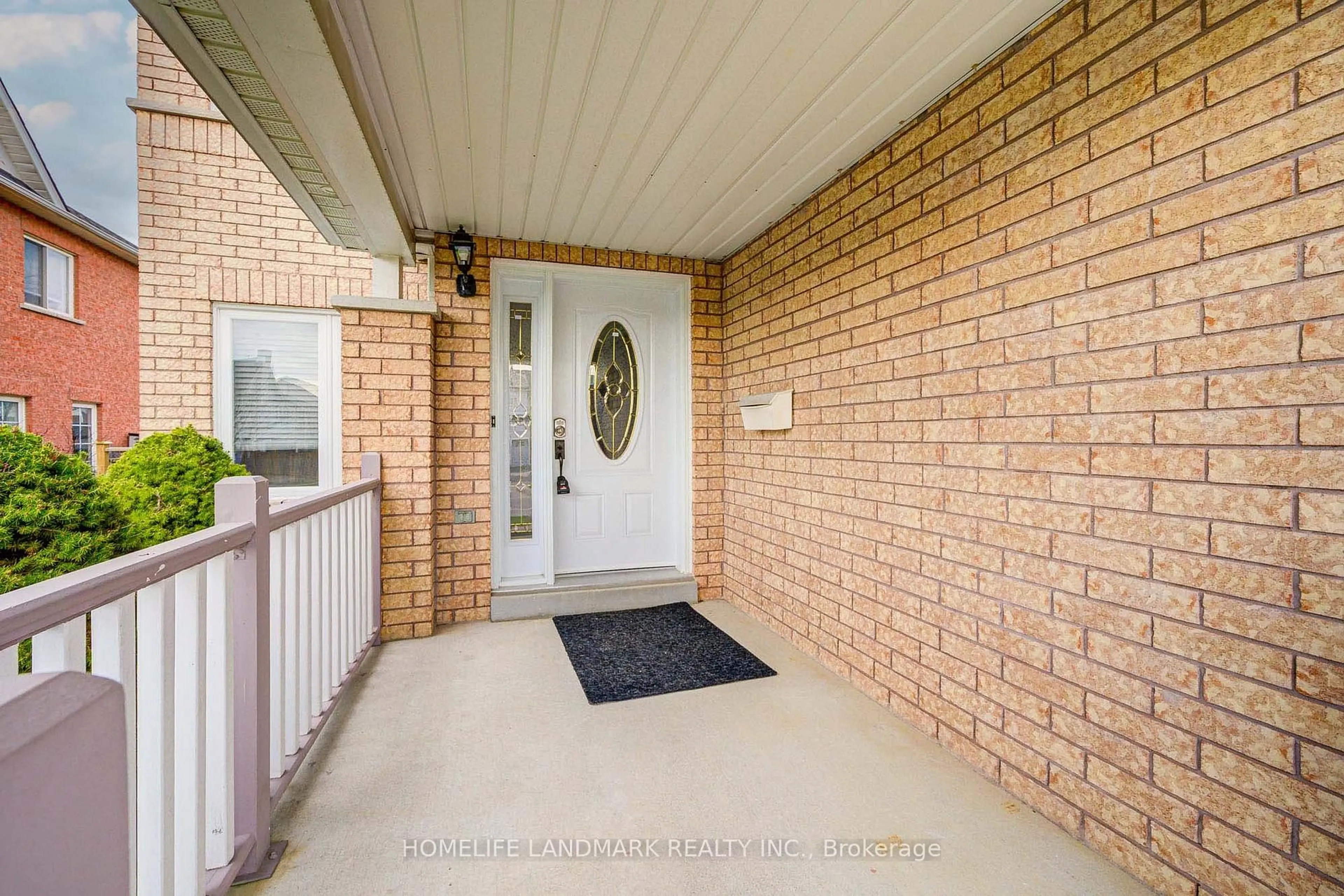 Indoor entryway for 1496 Grandview St, Oshawa Ontario L1K 2R5