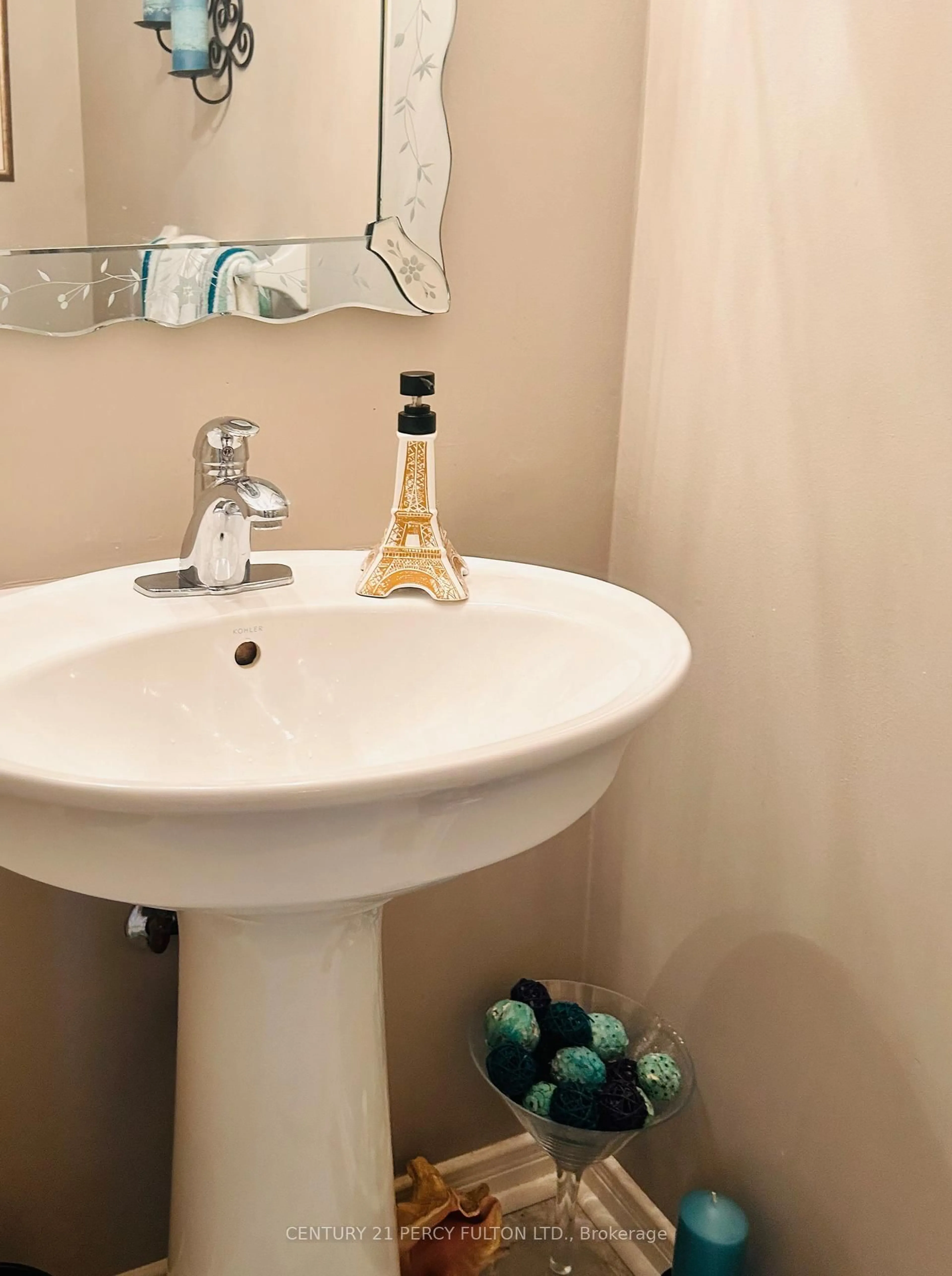 Standard bathroom, unknown for 123 Cottingham Cres, Oshawa Ontario L1H 8V5