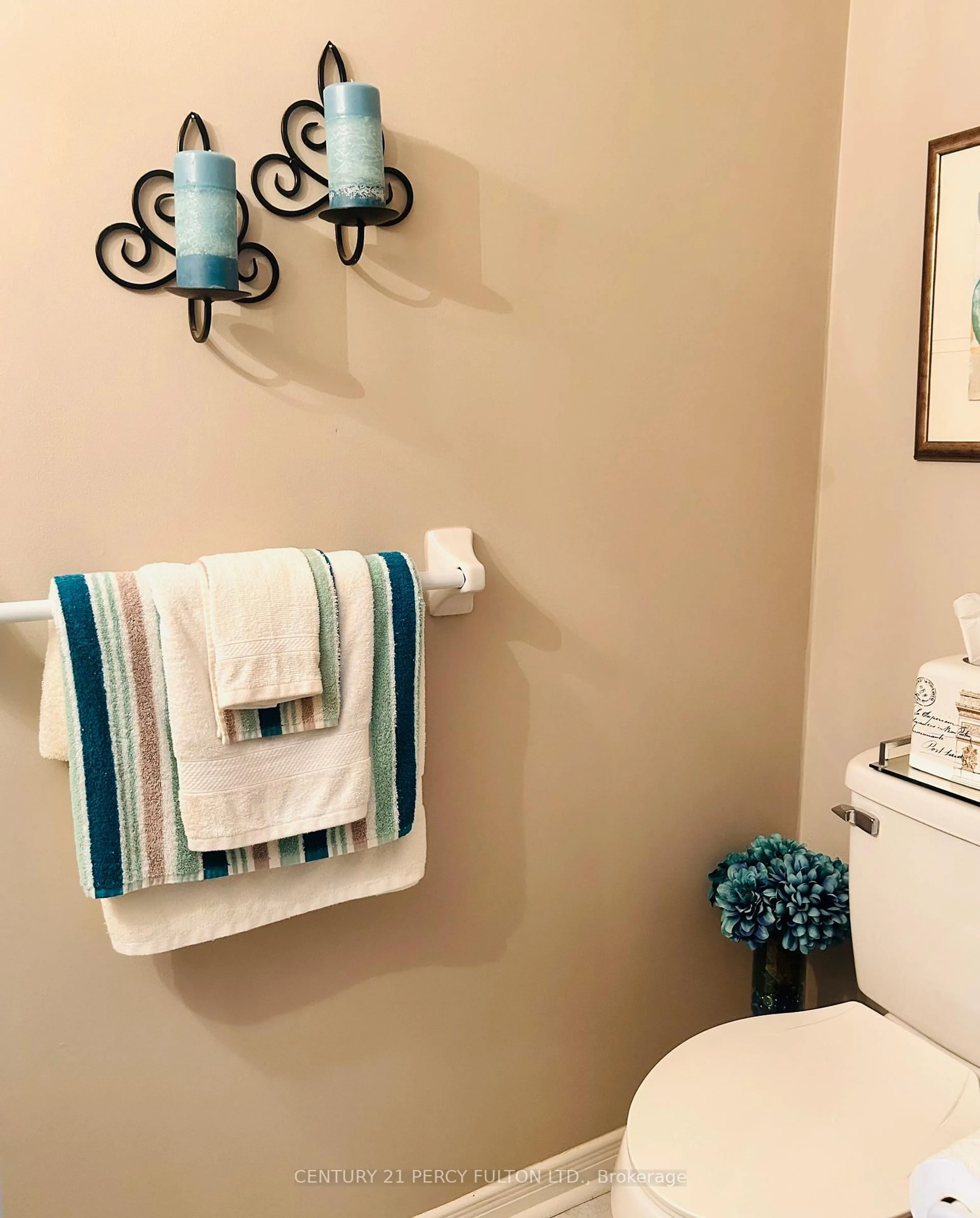 Contemporary bathroom, ceramic/tile floor for 123 Cottingham Cres, Oshawa Ontario L1H 8V5
