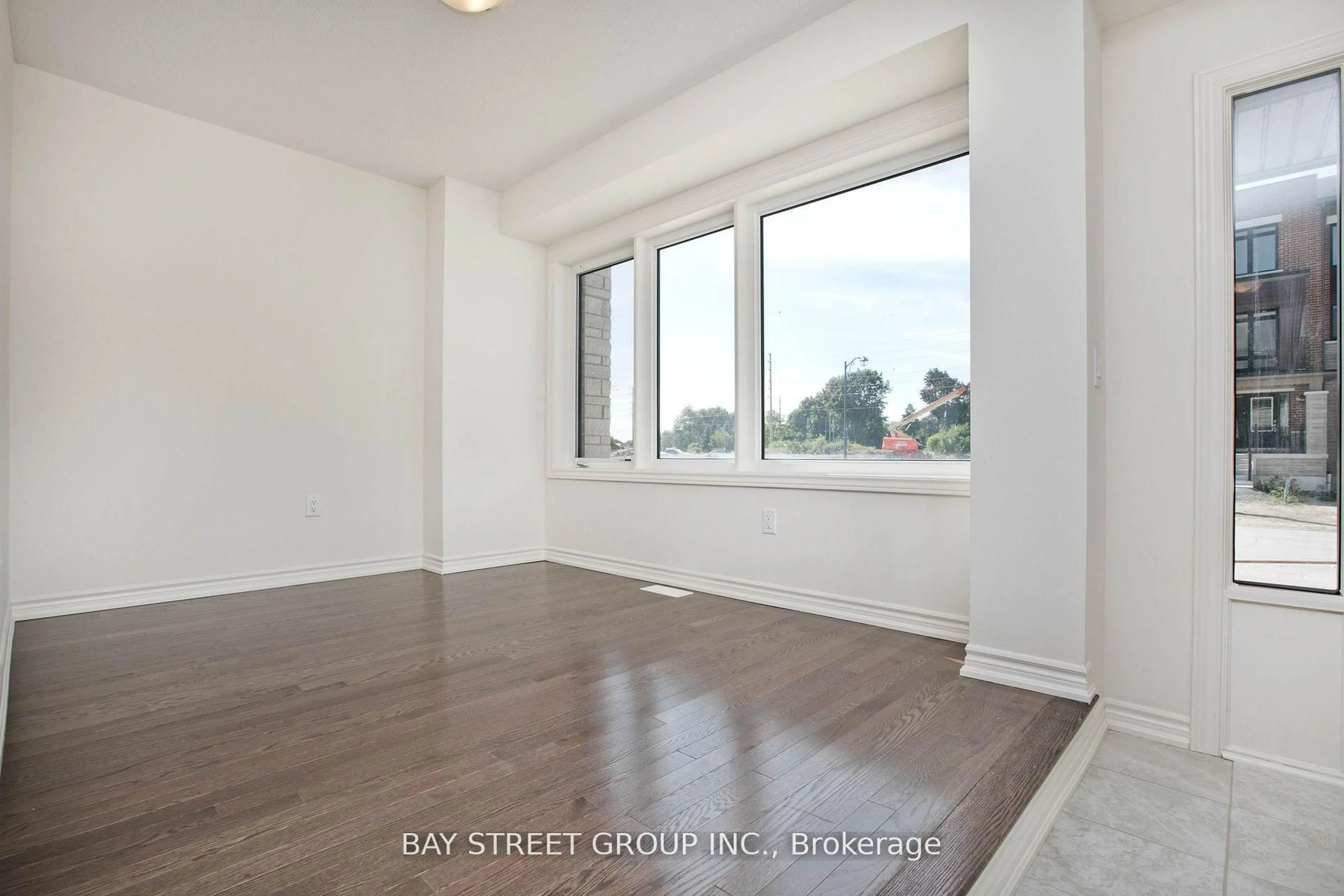 A pic of a room for 533 Danks Ridge Dr, Ajax Ontario L1S 0H4