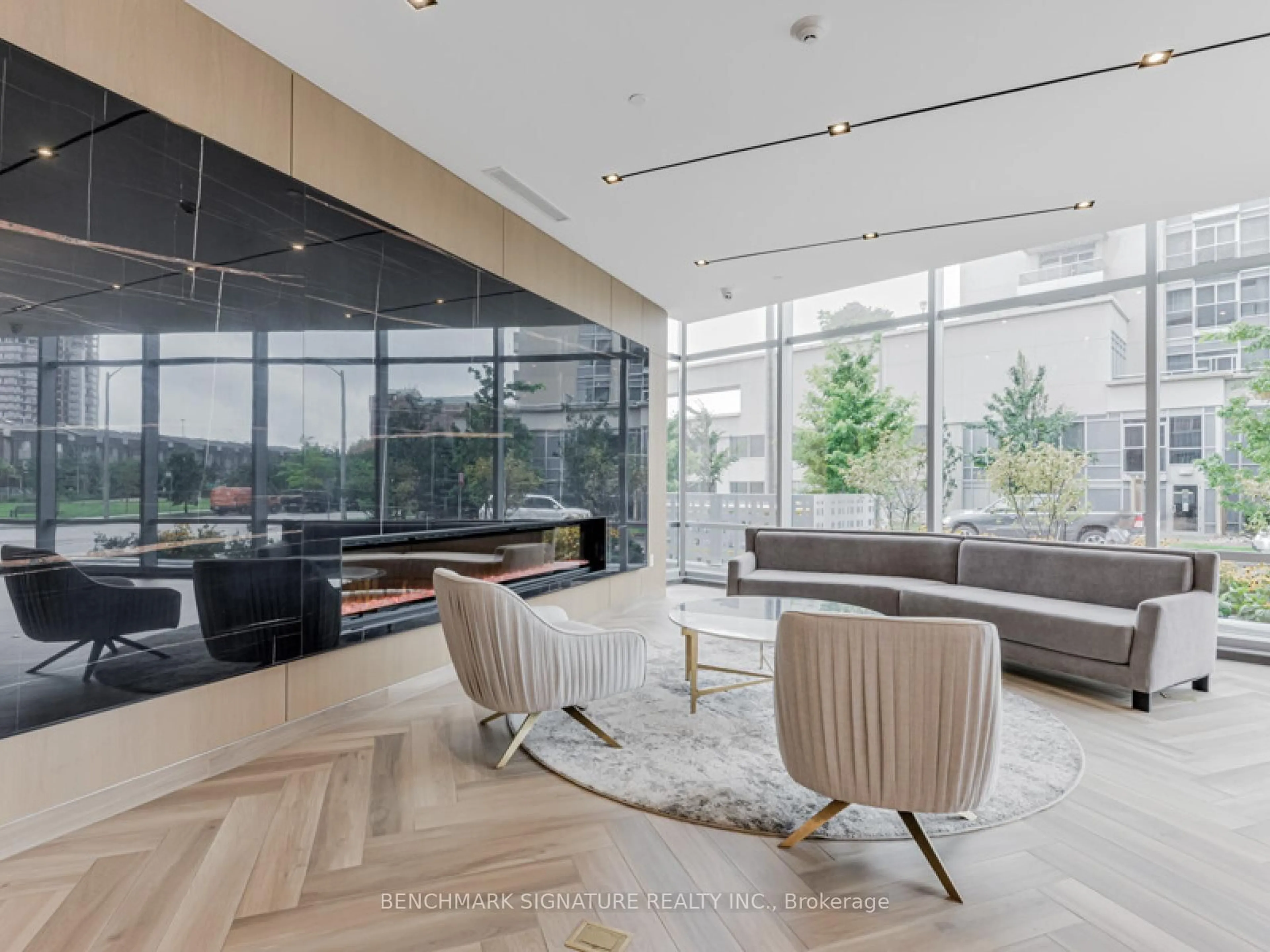 Indoor foyer for 225 Village Green Sq #1904, Toronto Ontario M1S 0L7