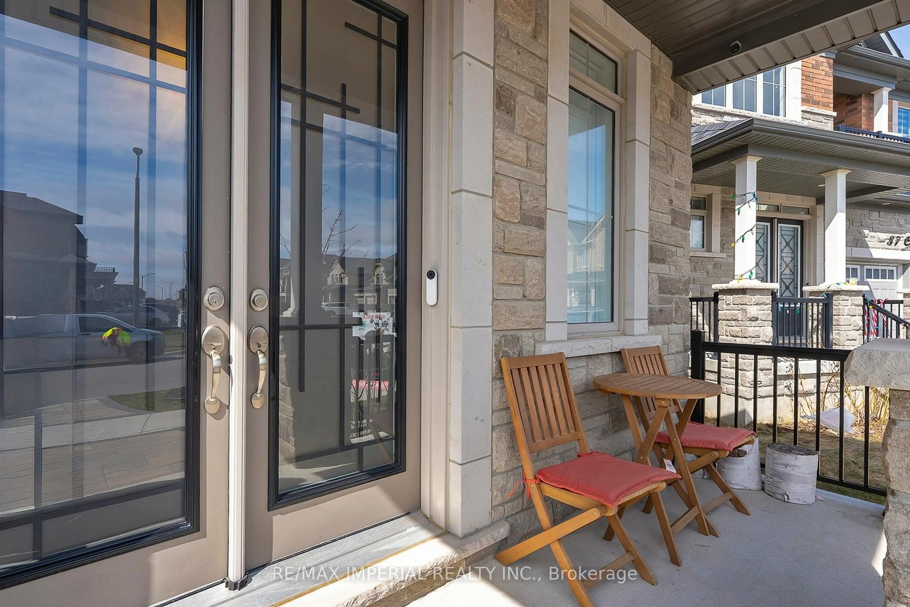 Patio, street for 39 Olerud Dr, Whitby Ontario L1P 0J1