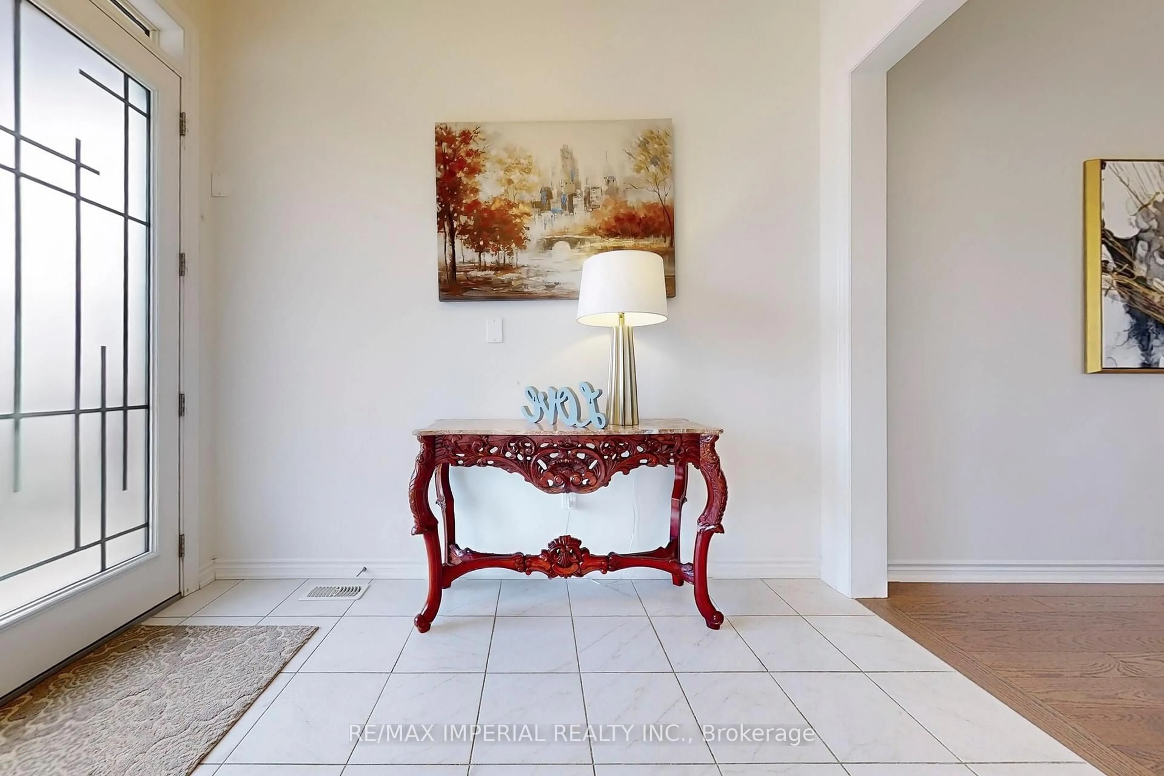 Indoor entryway for 39 Olerud Dr, Whitby Ontario L1P 0J1