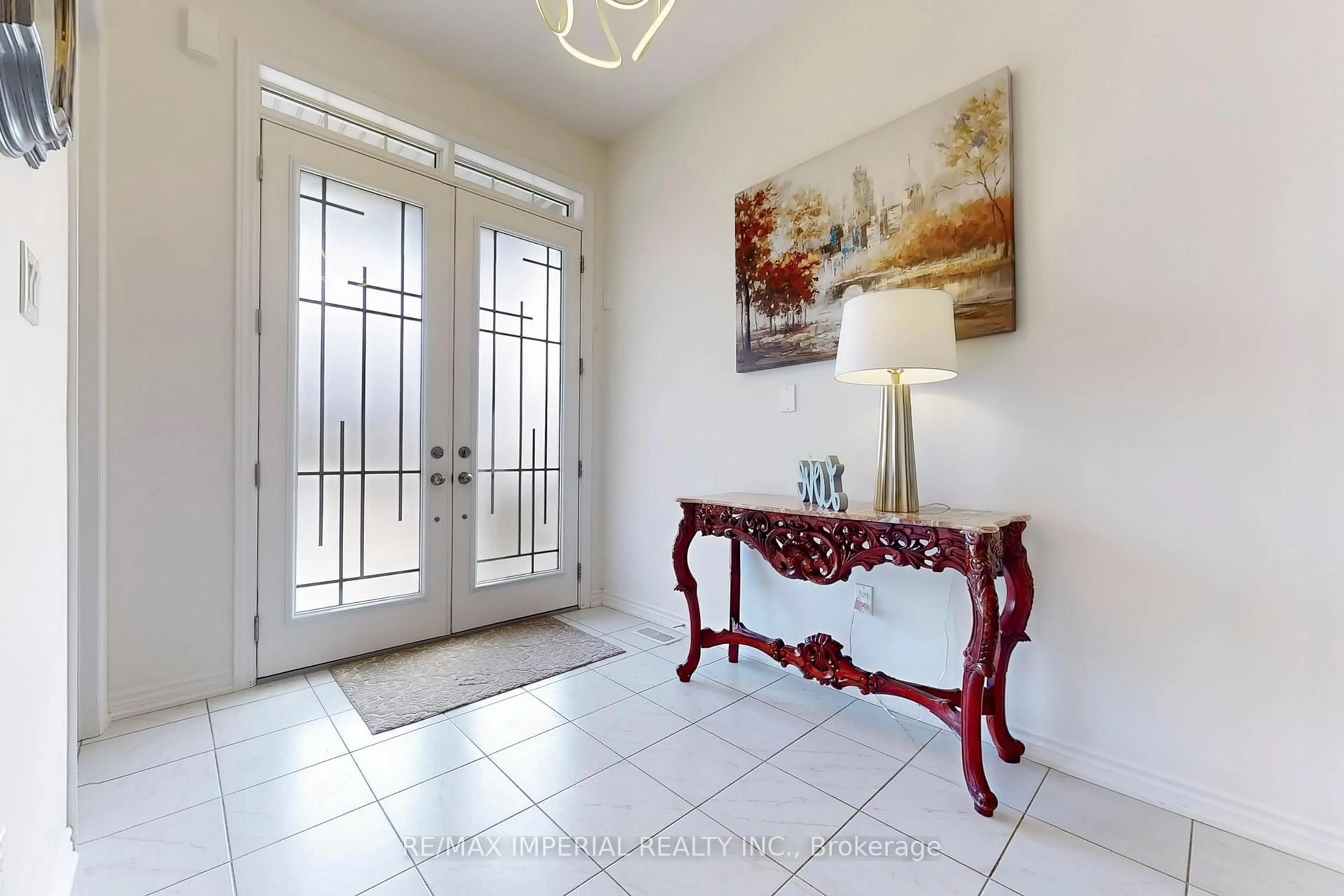 Indoor entryway for 39 Olerud Dr, Whitby Ontario L1P 0J1