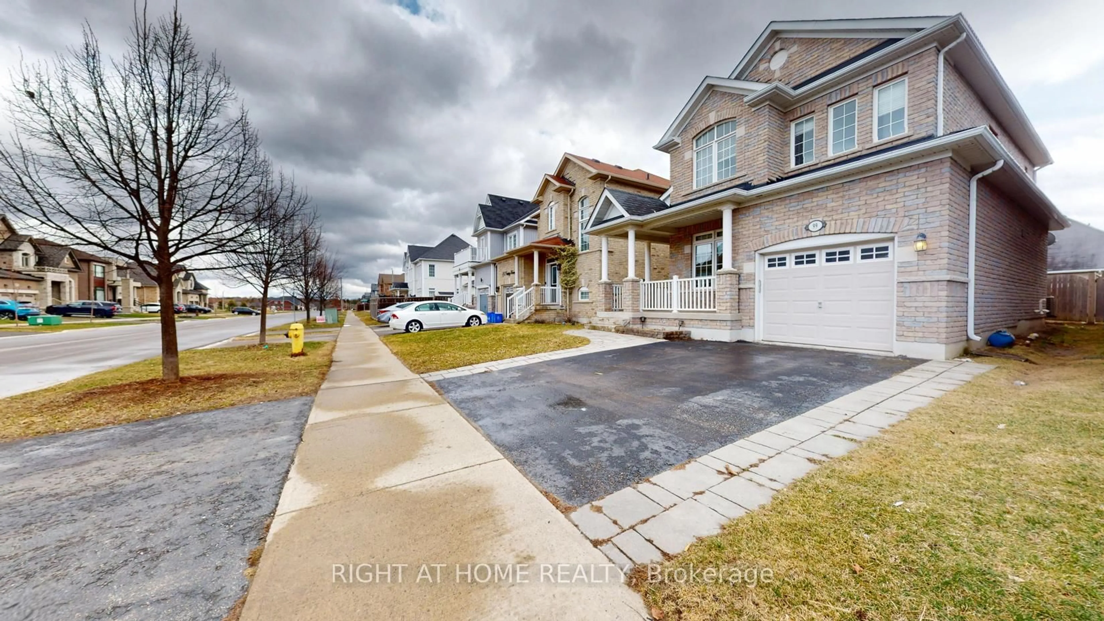 A pic from outside/outdoor area/front of a property/back of a property/a pic from drone, street for 99 Grady Dr, Clarington Ontario L1B 0C6