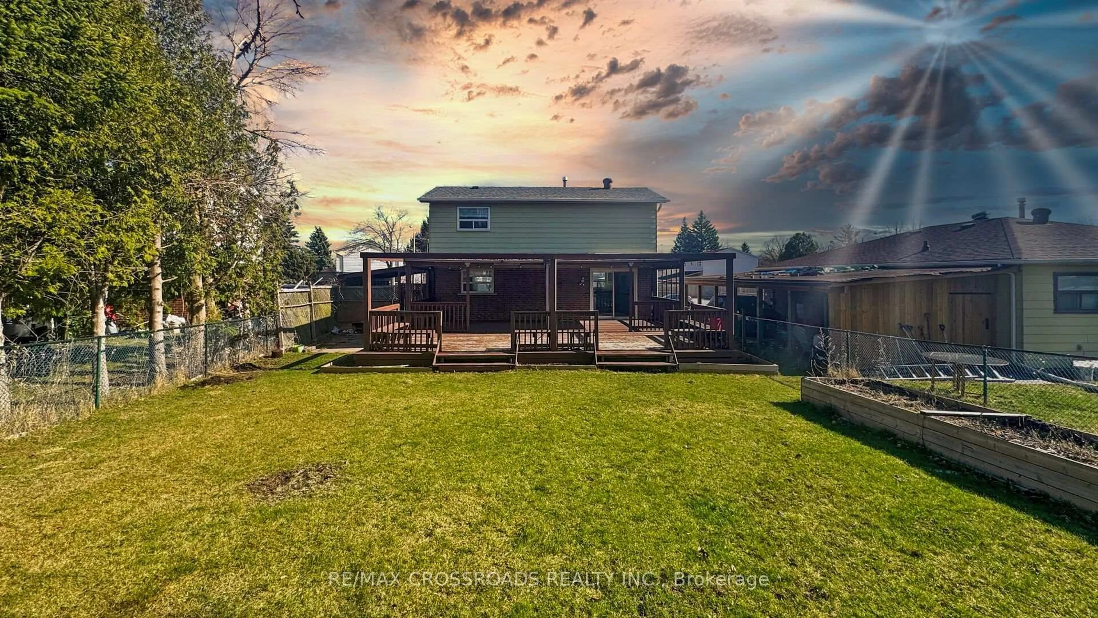 A pic from outside/outdoor area/front of a property/back of a property/a pic from drone, water/lake/river/ocean view for 88 Wickson Tr, Toronto Ontario M1B 1P3