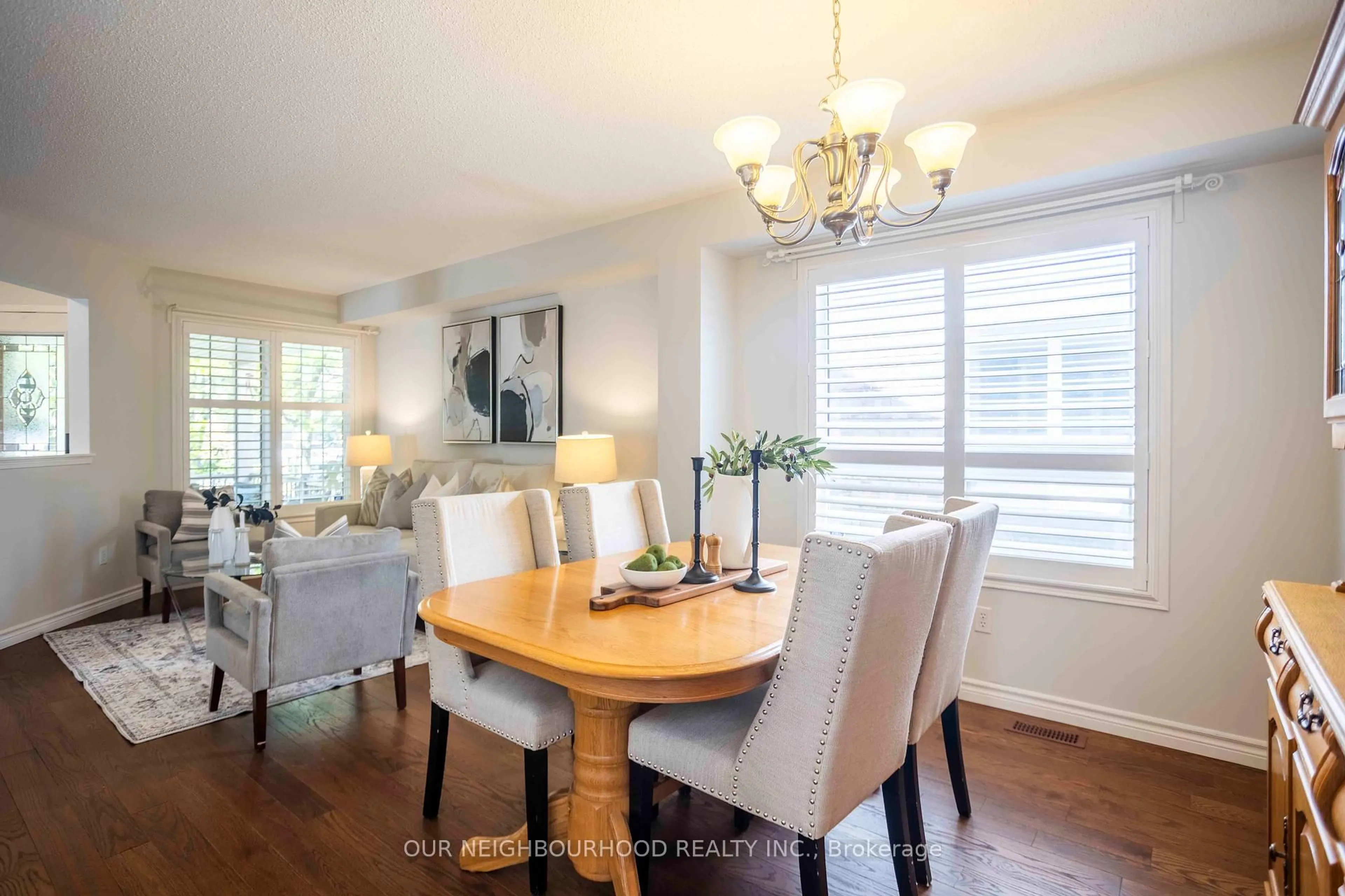 Dining room, wood/laminate floor for 19 Artesian Dr, Whitby Ontario L1P 1X7