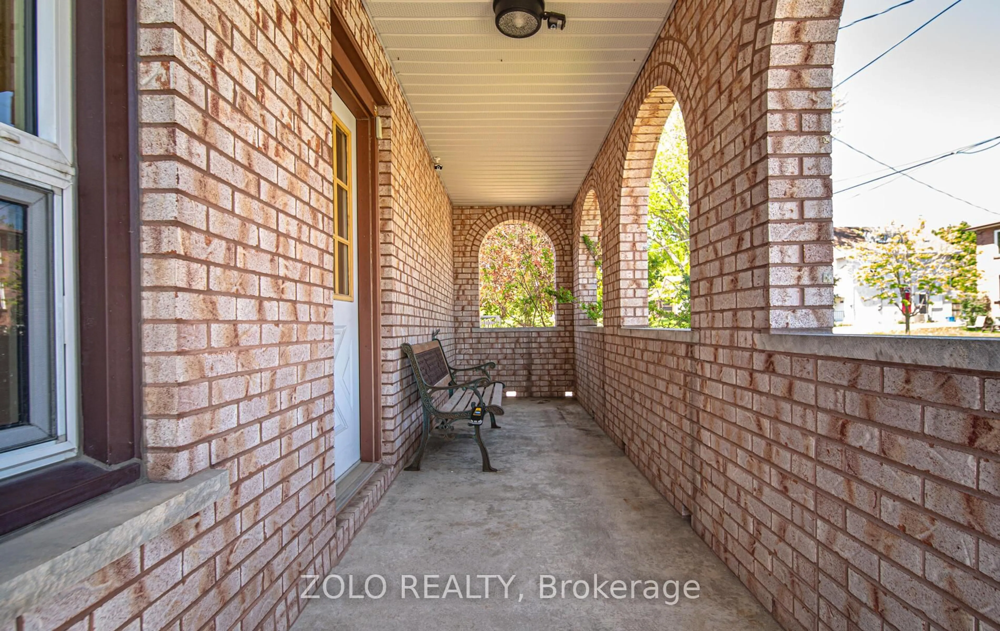 Indoor entryway for 329 Buena Vista Ave, Oshawa Ontario L1J 2M6