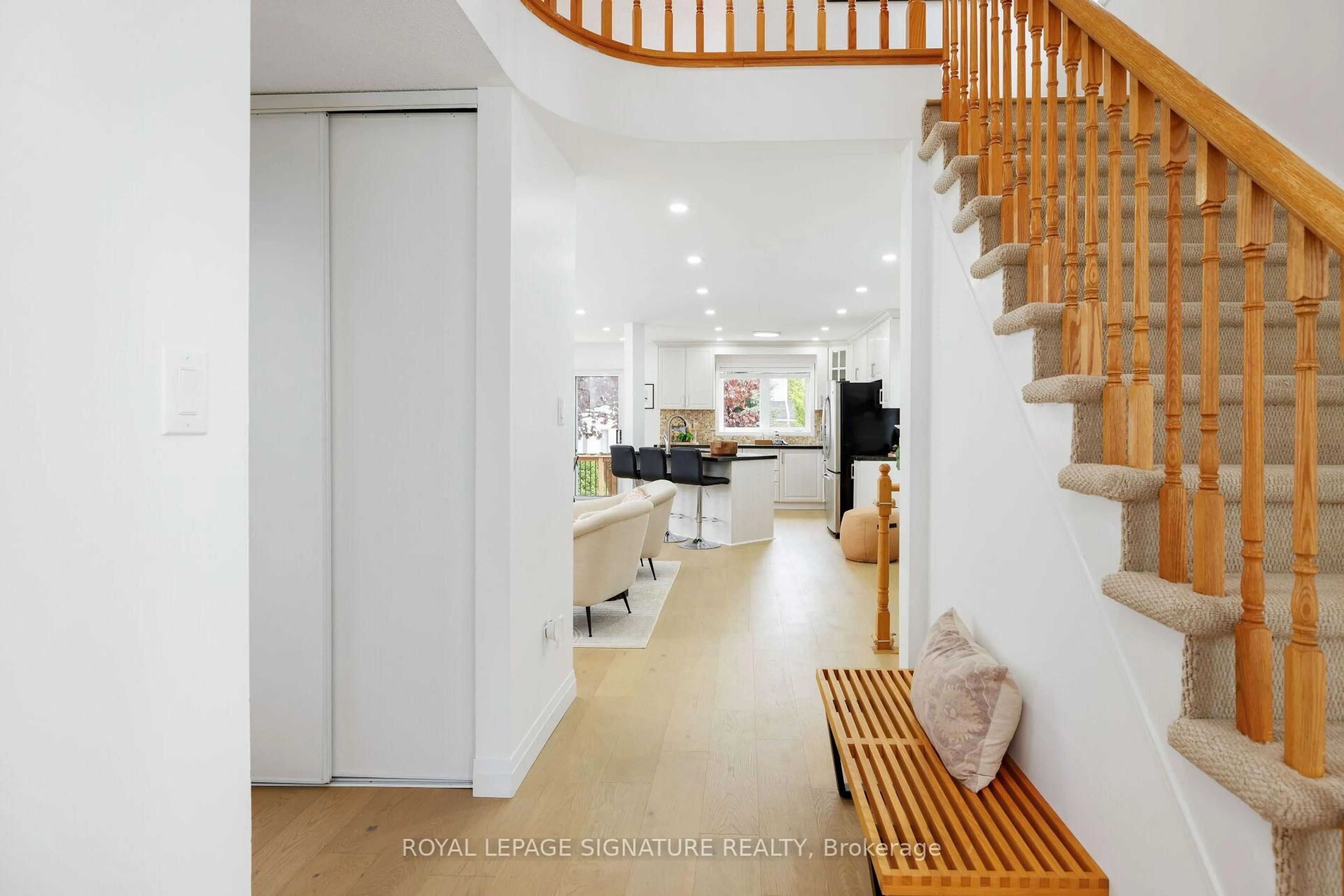 Indoor foyer for 62 Bar Harbour Sq, Toronto Ontario M1C 5E7
