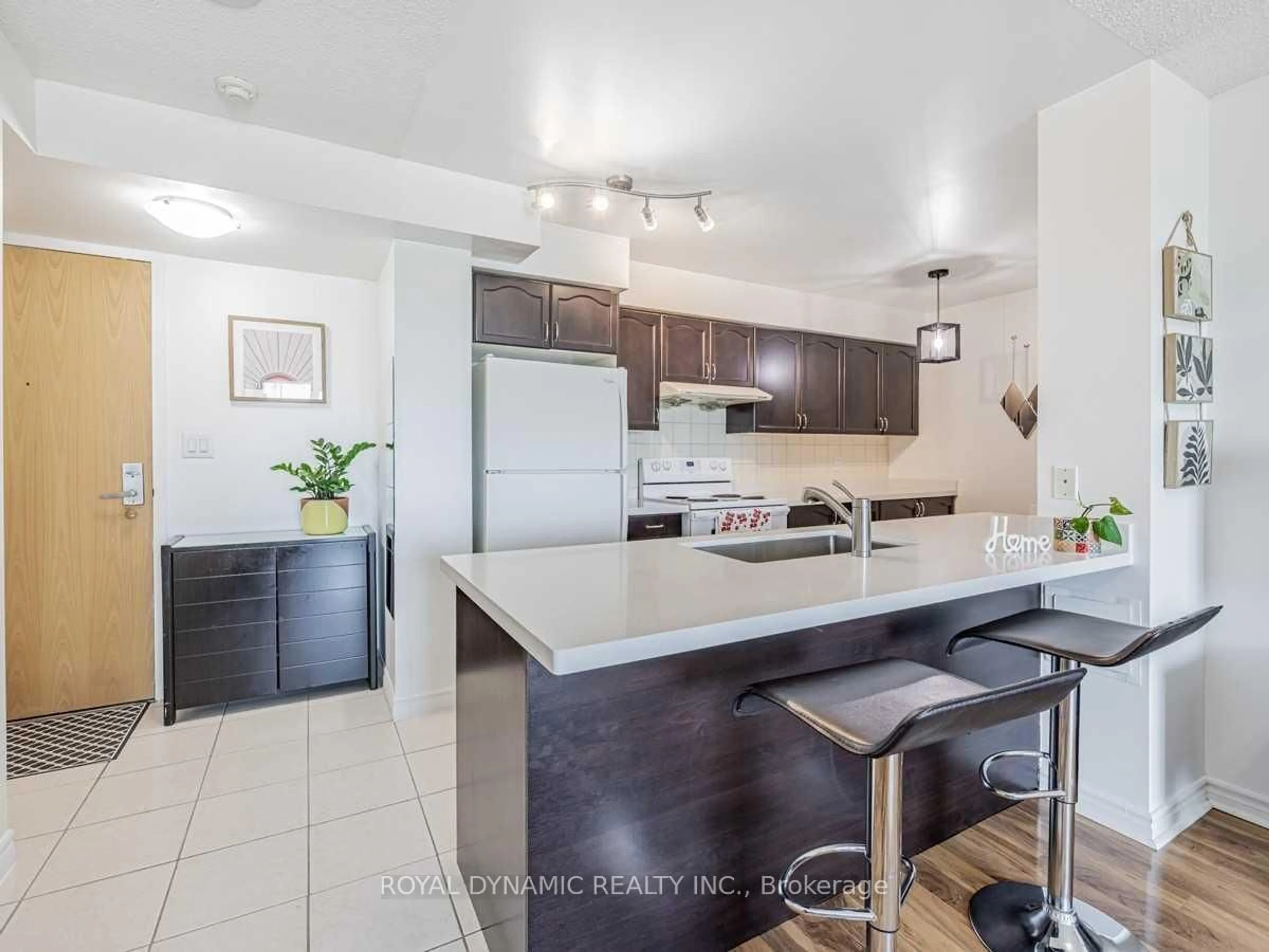Open concept kitchen, ceramic/tile floor for 88 Grangeway Ave #2007, Toronto Ontario M1H 0A2