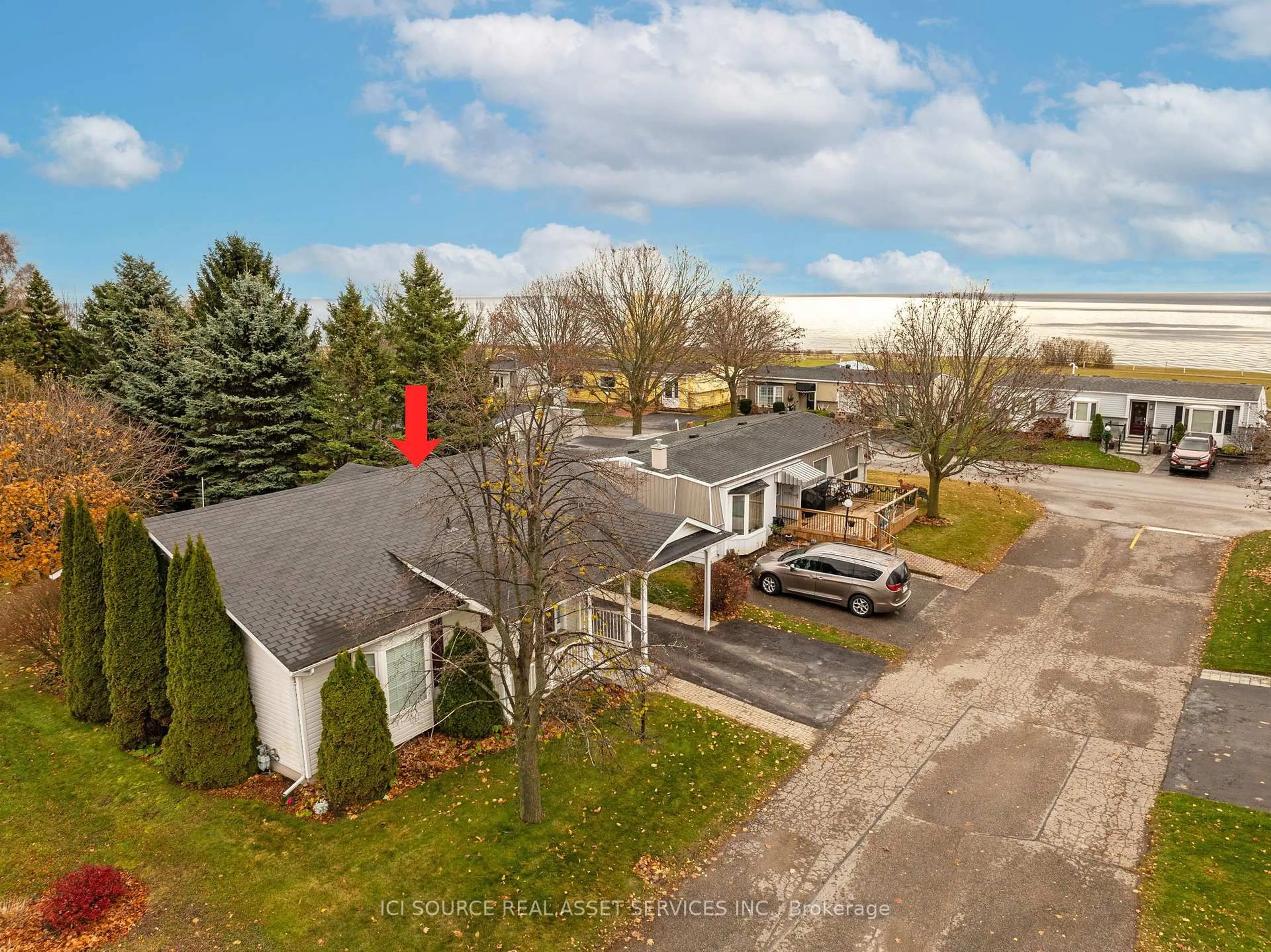 A pic from outside/outdoor area/front of a property/back of a property/a pic from drone, unknown for 4 Algonquin Tr, Clarington Ontario L1B 1A1