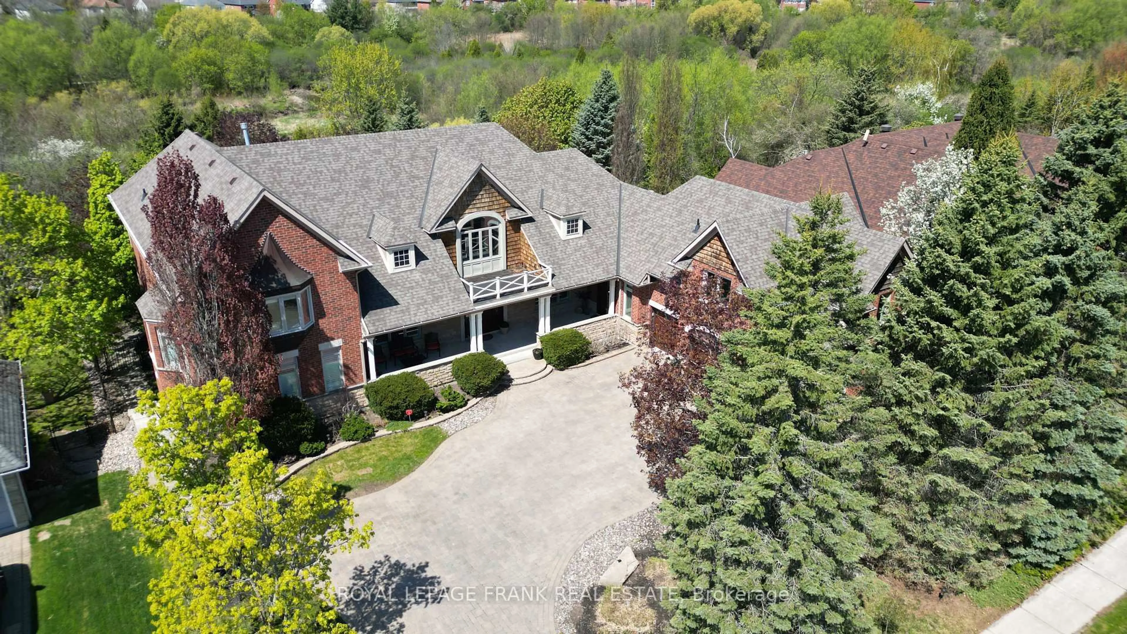 A pic from outside/outdoor area/front of a property/back of a property/a pic from drone, unknown for 3140 Cochrane St, Whitby Ontario L1R 2P2