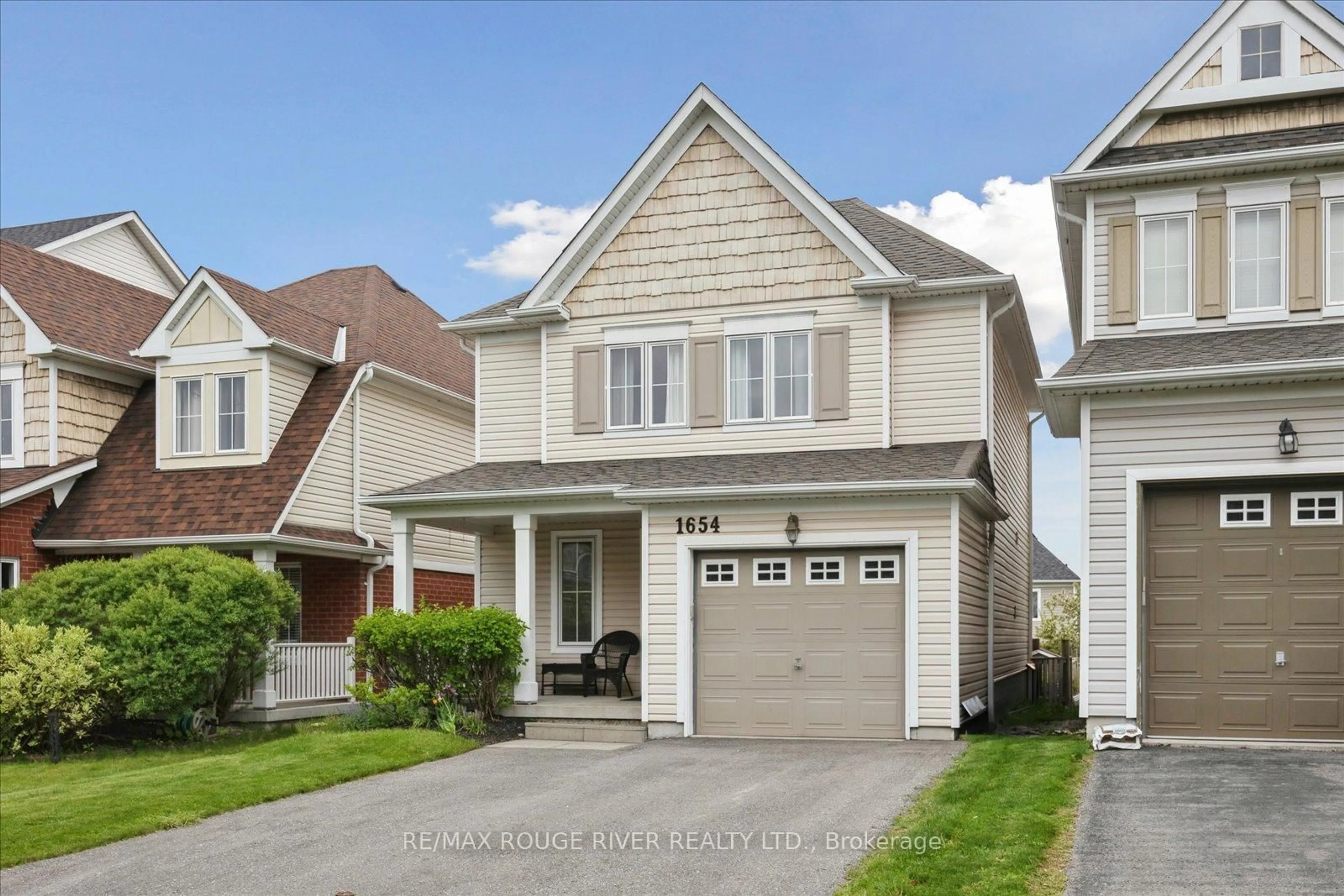 Home with vinyl exterior material, street for 1654 Yardley St, Oshawa Ontario L1K 0B3