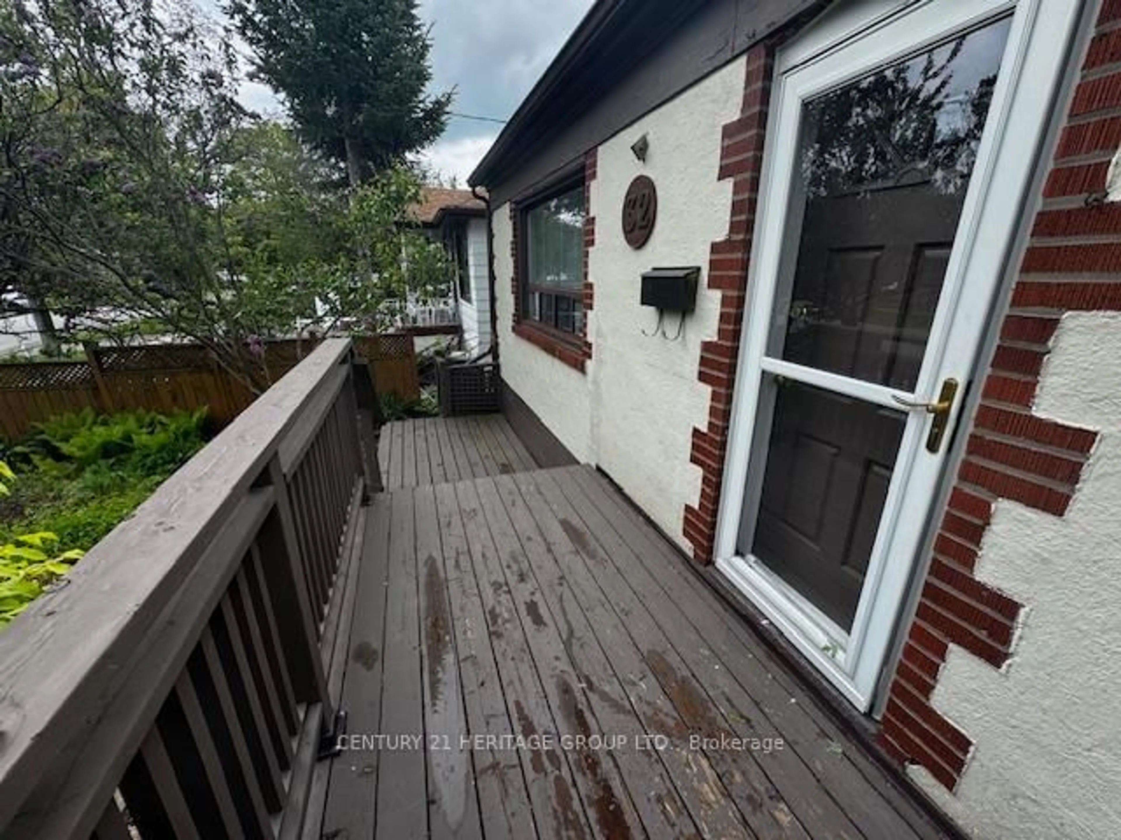 A pic from outside/outdoor area/front of a property/back of a property/a pic from drone, unknown for 32 Marsh Rd, Toronto Ontario M1K 1Y8