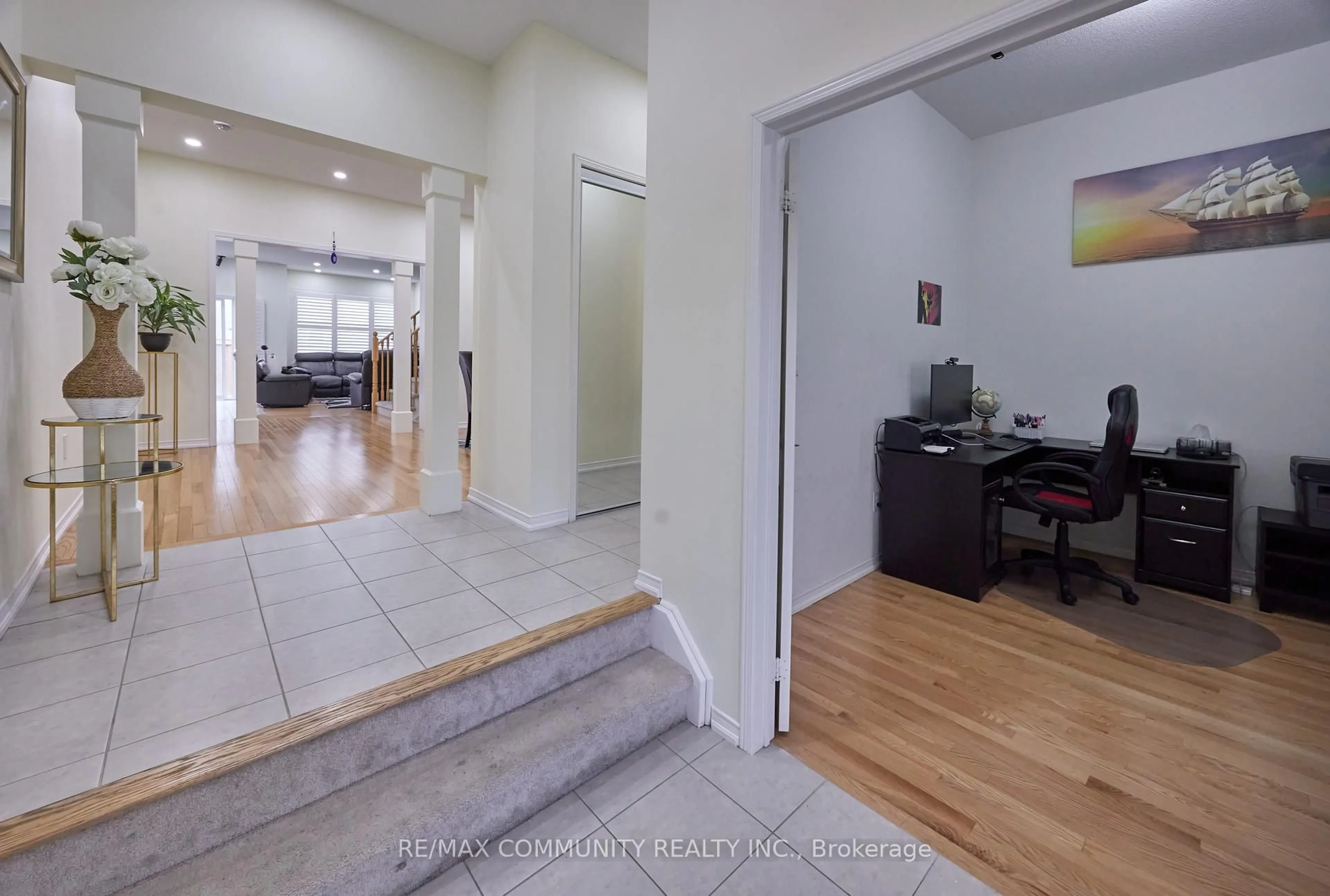 Indoor foyer for 9 Ainley Rd, Ajax Ontario L1Z 0S4