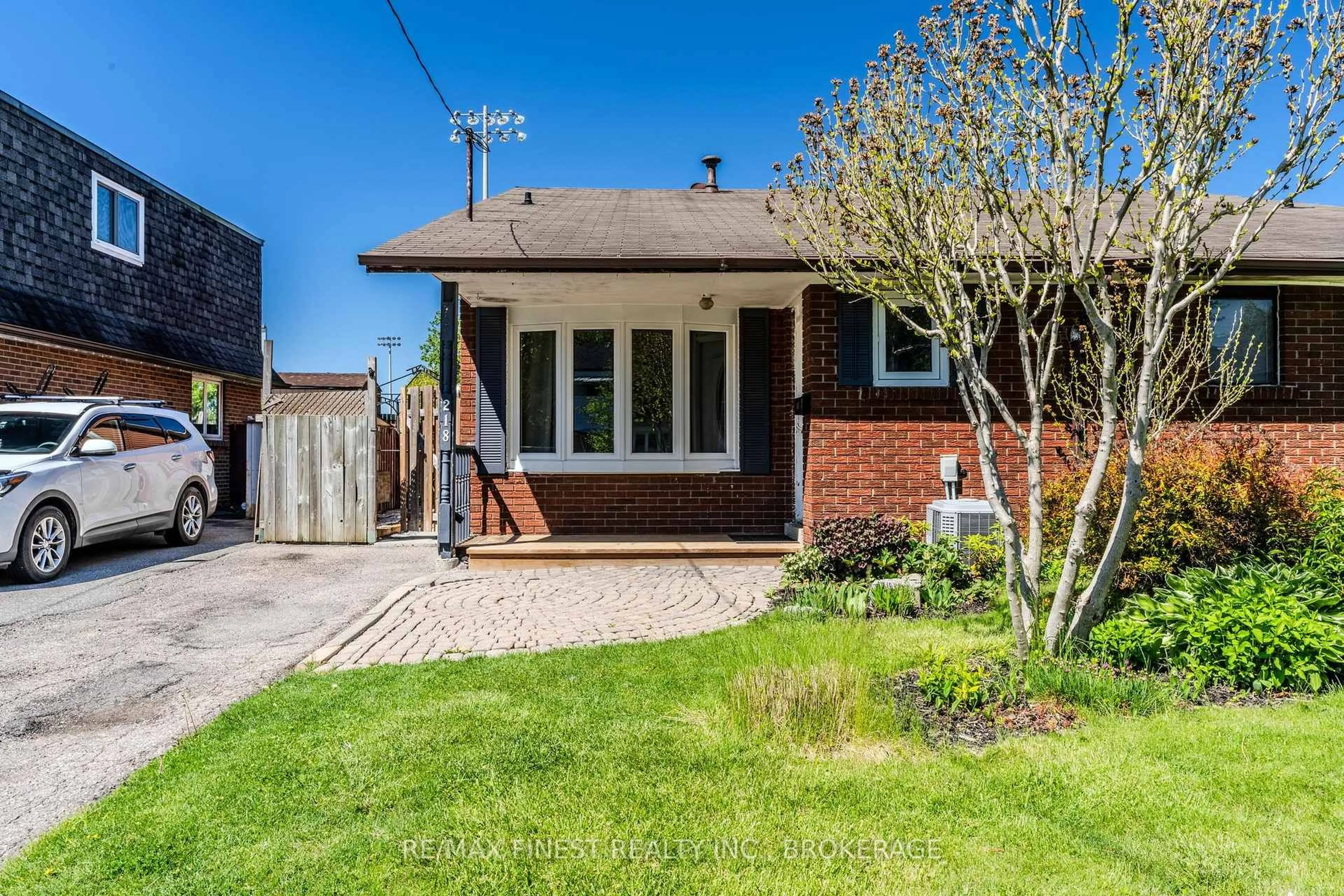 Home with brick exterior material, street for 218 Vancouver St, Oshawa Ontario L1J 5X4