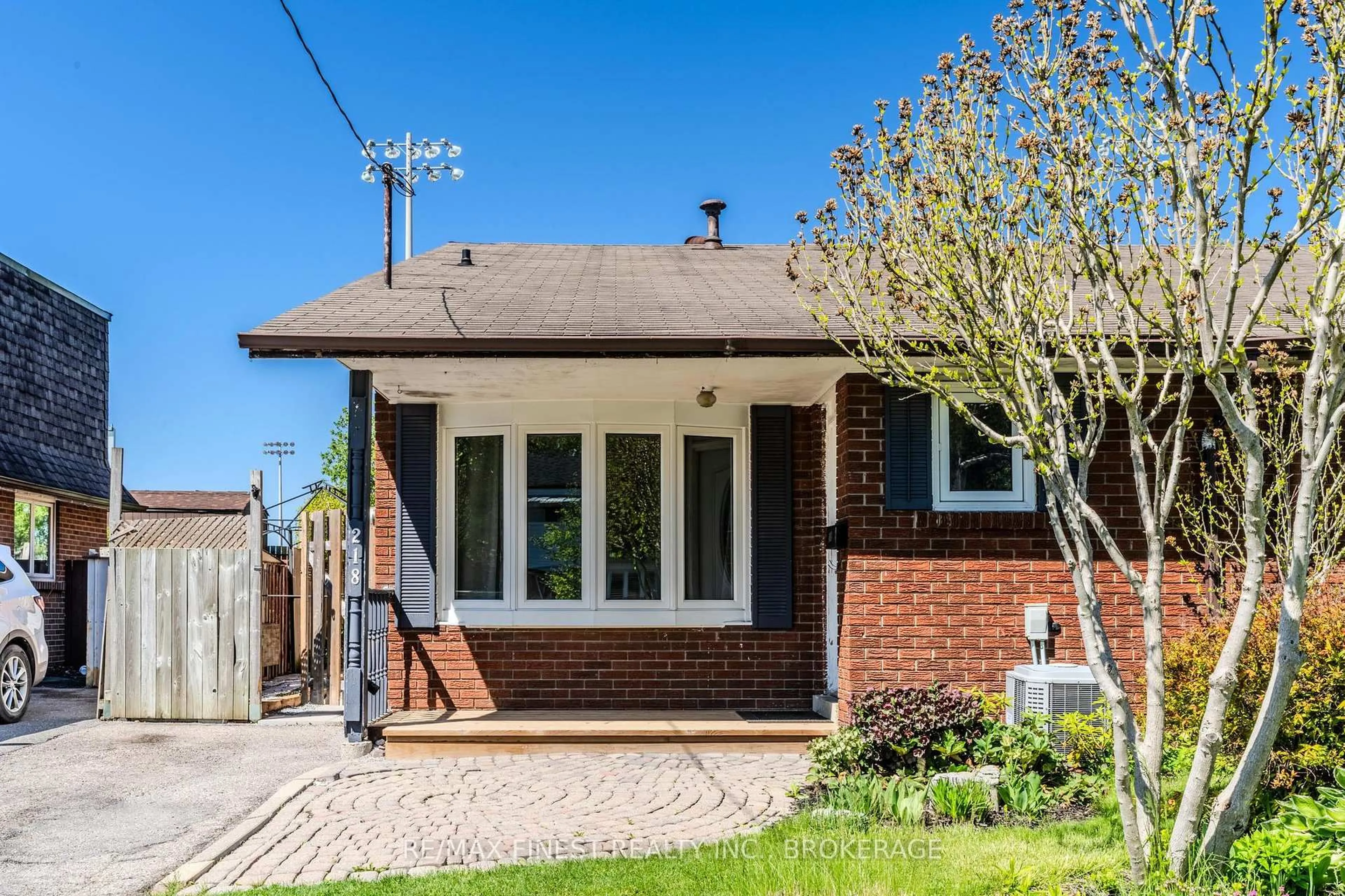 Home with brick exterior material, street for 218 Vancouver St, Oshawa Ontario L1J 5X4