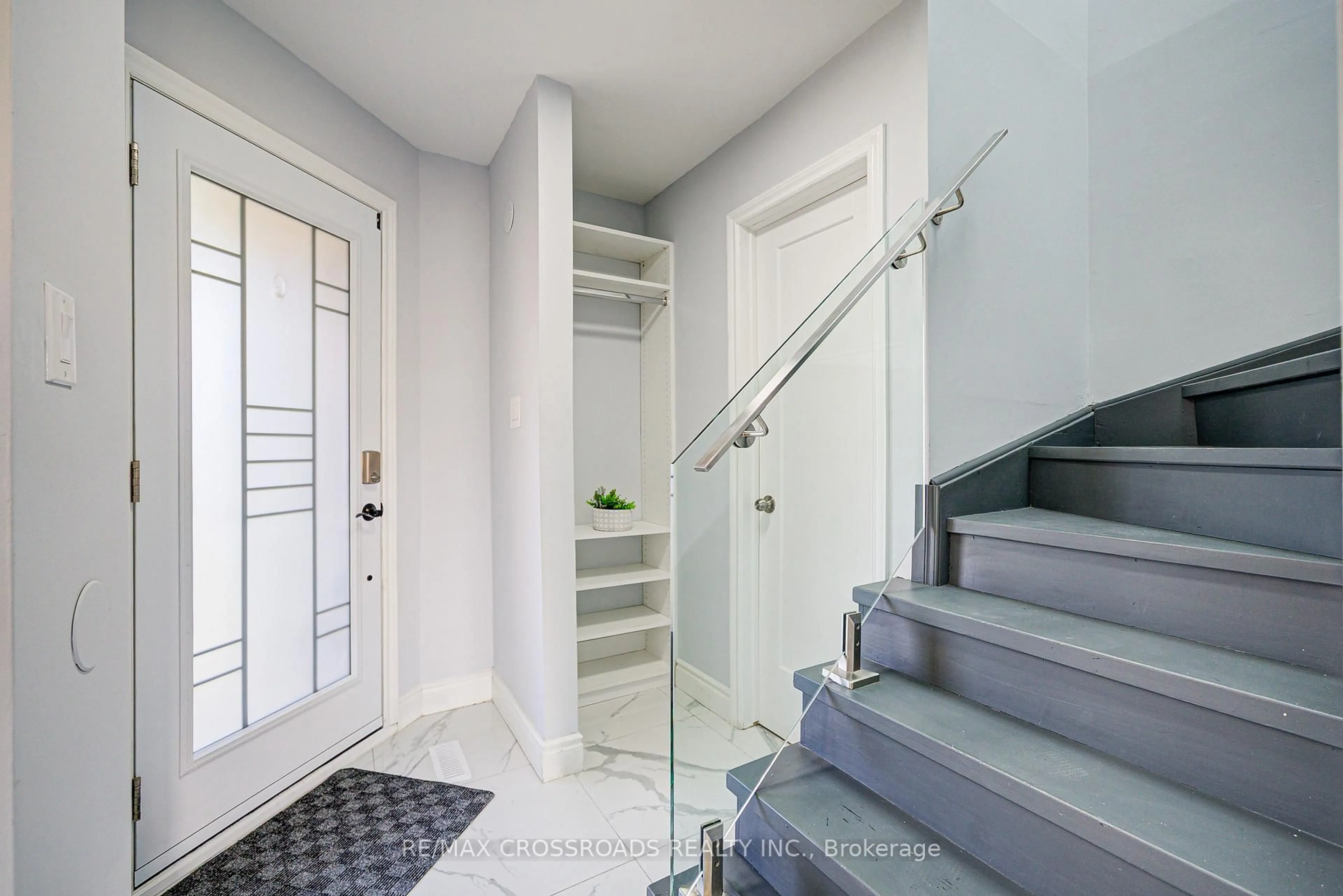 Indoor entryway for 93 McMann Cres, Clarington Ontario L1E 2W9