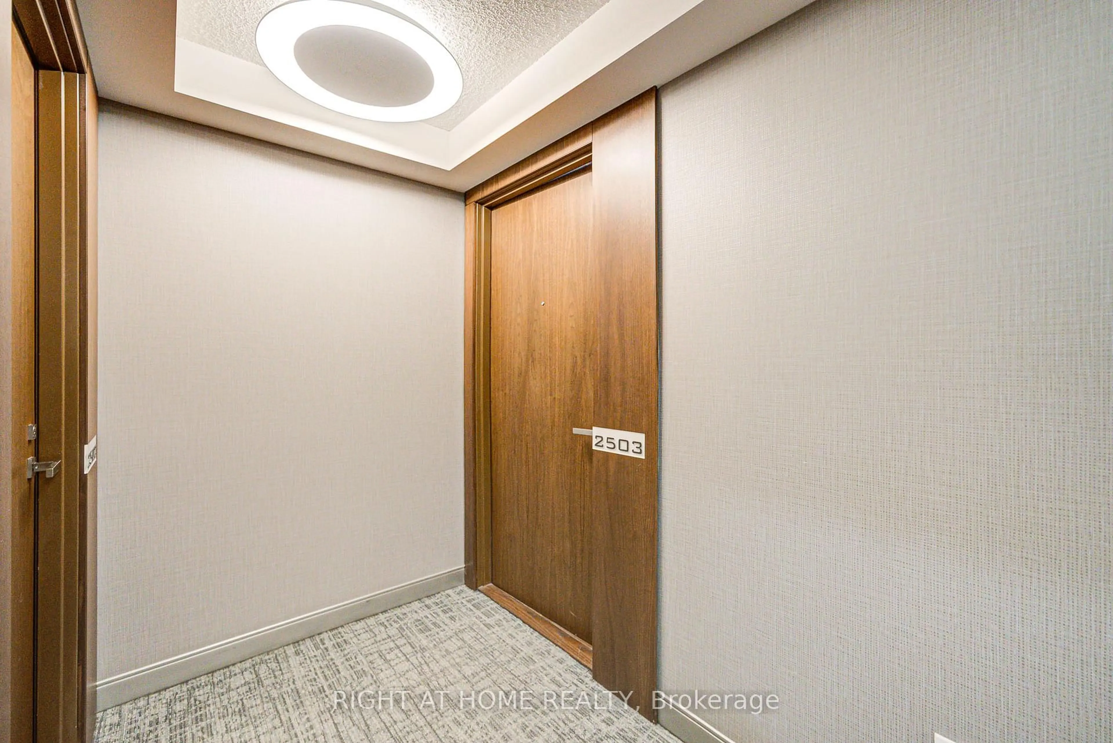 Indoor foyer for 255 Village Green Sq #2503, Toronto Ontario M1S 0L3