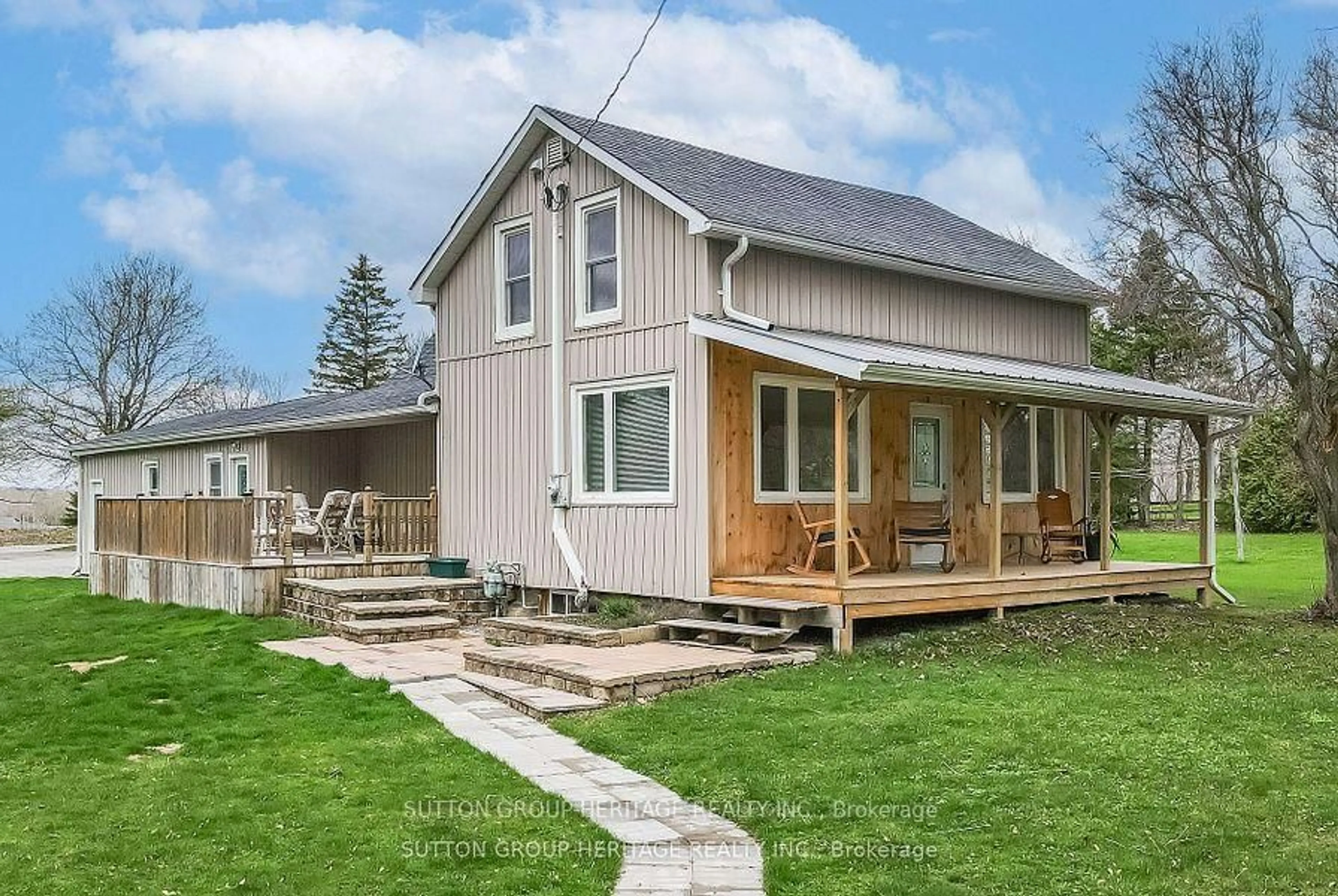Home with vinyl exterior material, street for 190 River St, Scugog Ontario L0C 1G0