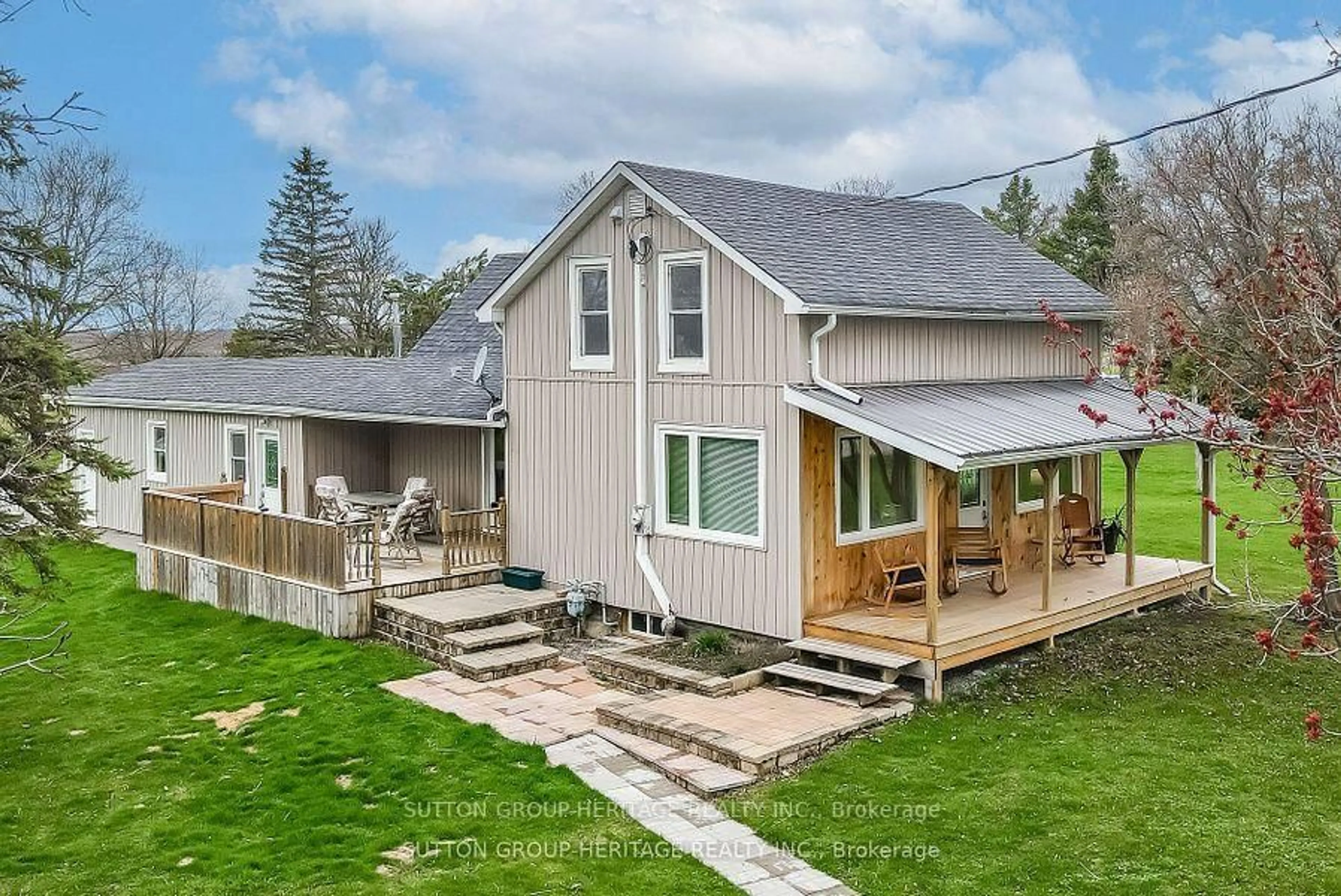 Home with vinyl exterior material, unknown for 190 River St, Scugog Ontario L0C 1G0