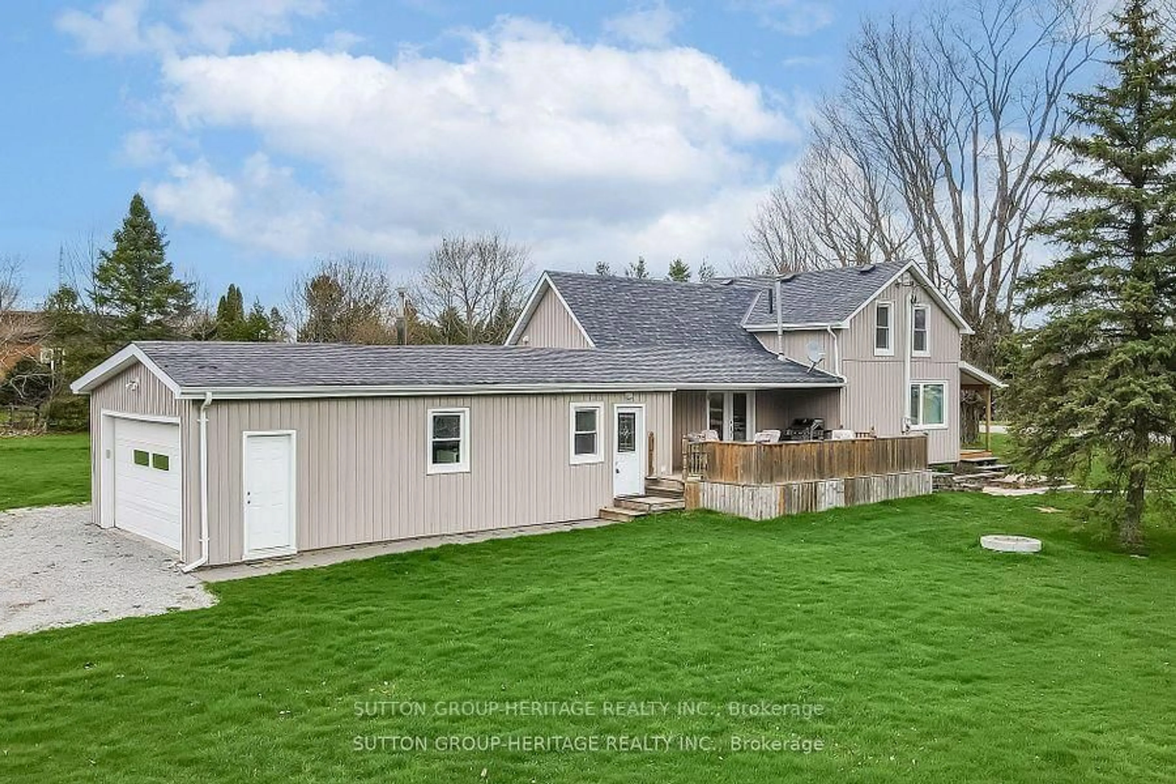 Home with vinyl exterior material, unknown for 190 River St, Scugog Ontario L0C 1G0