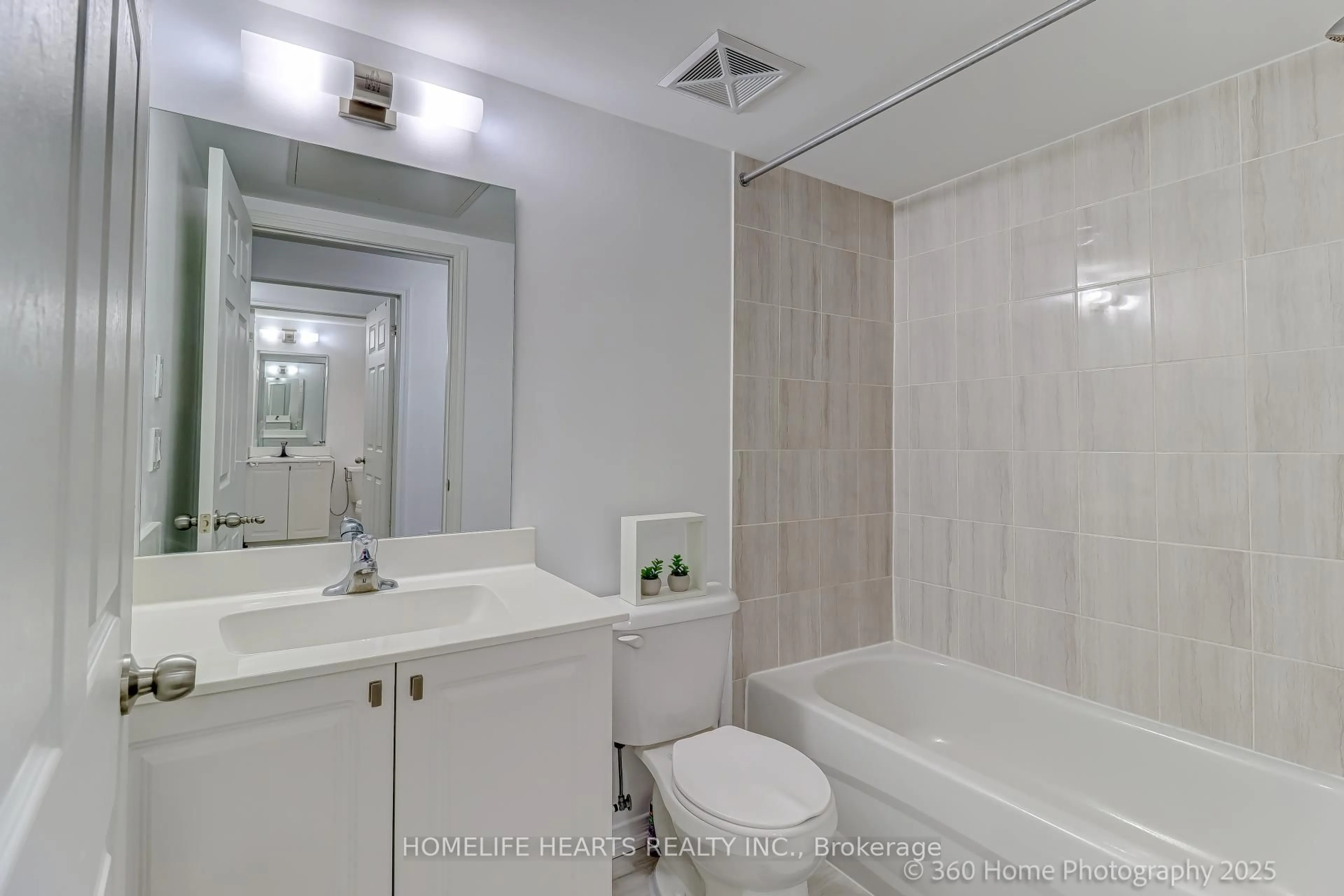 Standard bathroom, ceramic/tile floor for 8825 Sheppard Ave #106, Toronto Ontario M1B 0E3