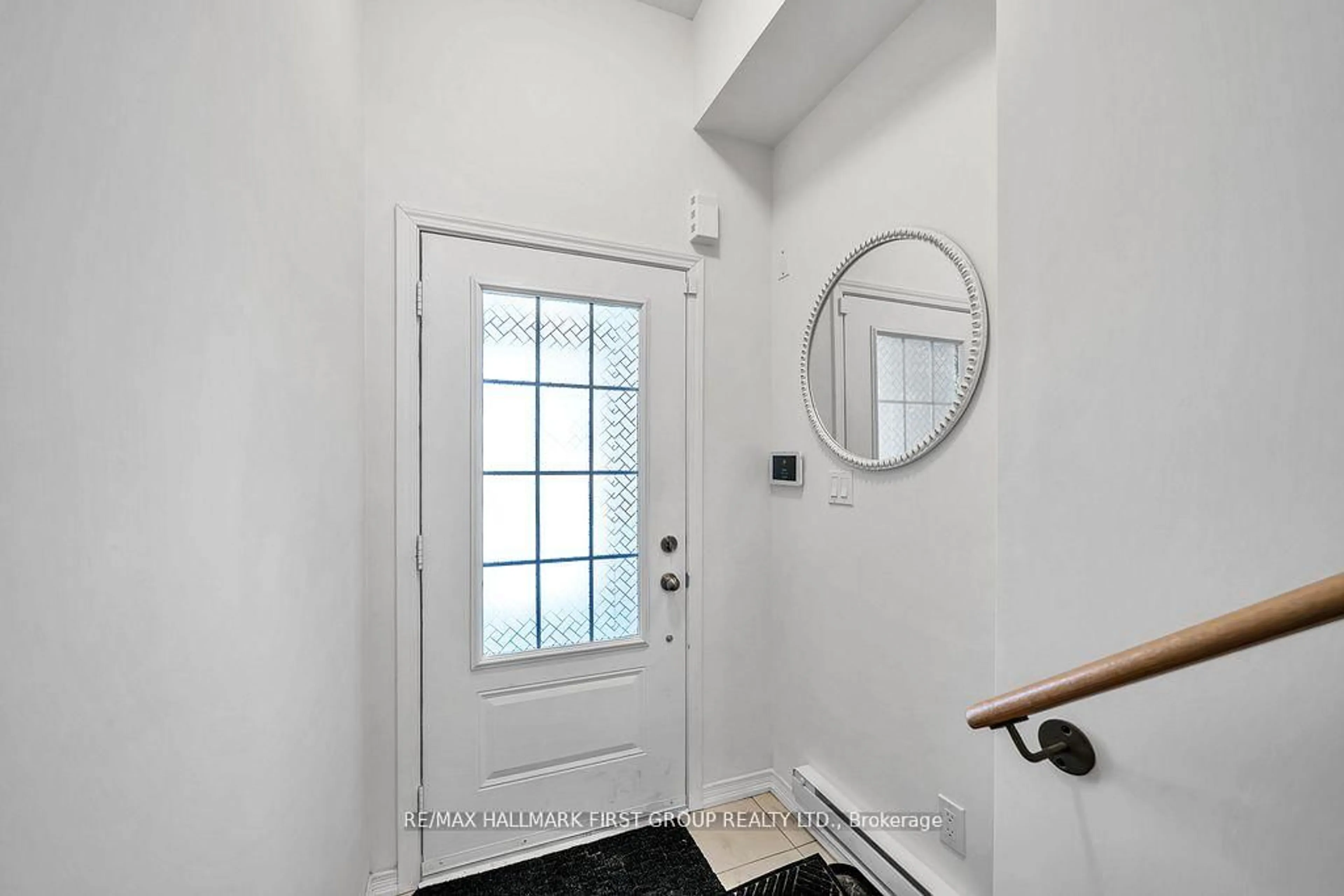 Indoor entryway for 137 Danzatore Path #72, Oshawa Ontario L1L 0P9