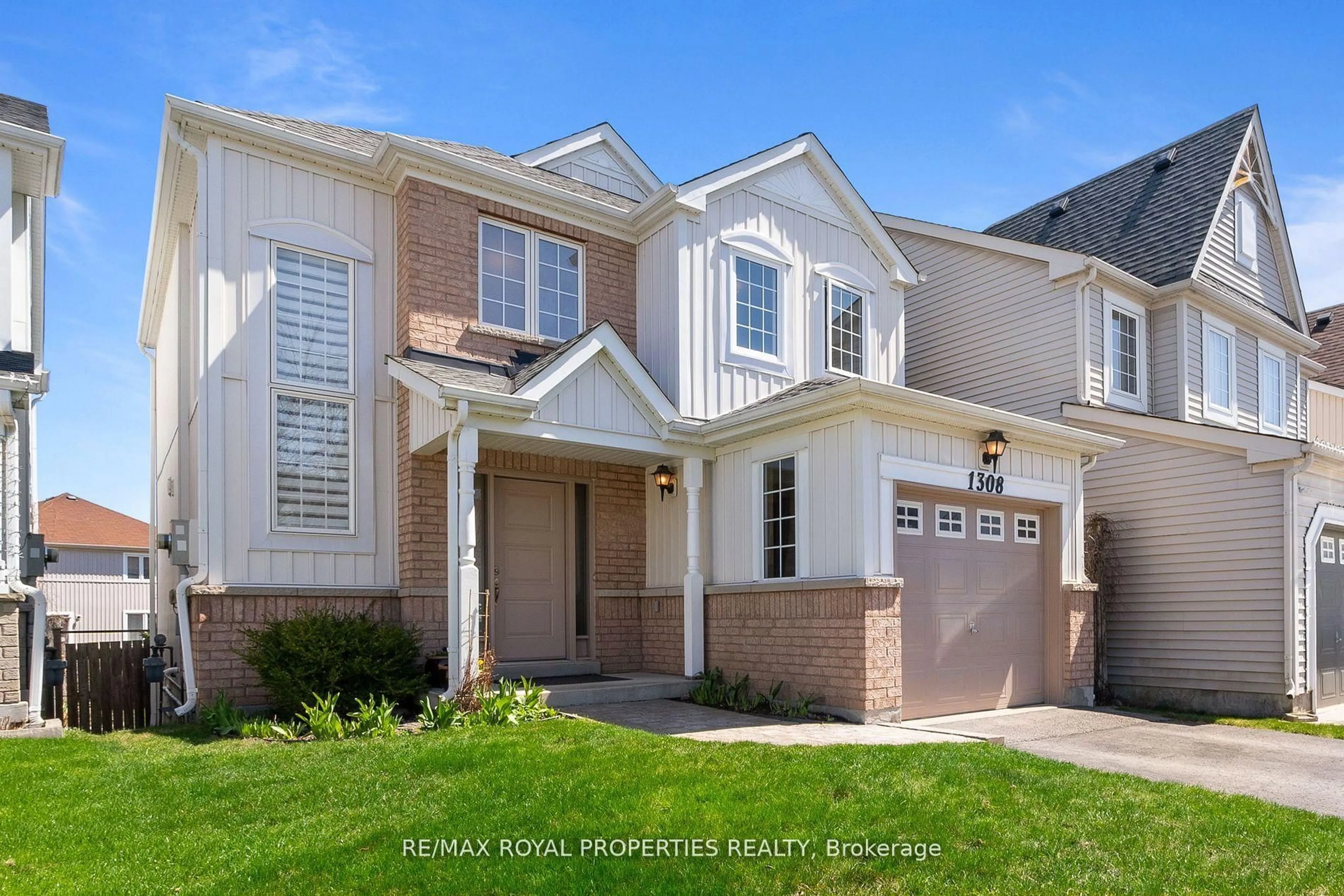 Home with vinyl exterior material, street for 1308 Ashgrove Cres, Oshawa Ontario L1K 3A6