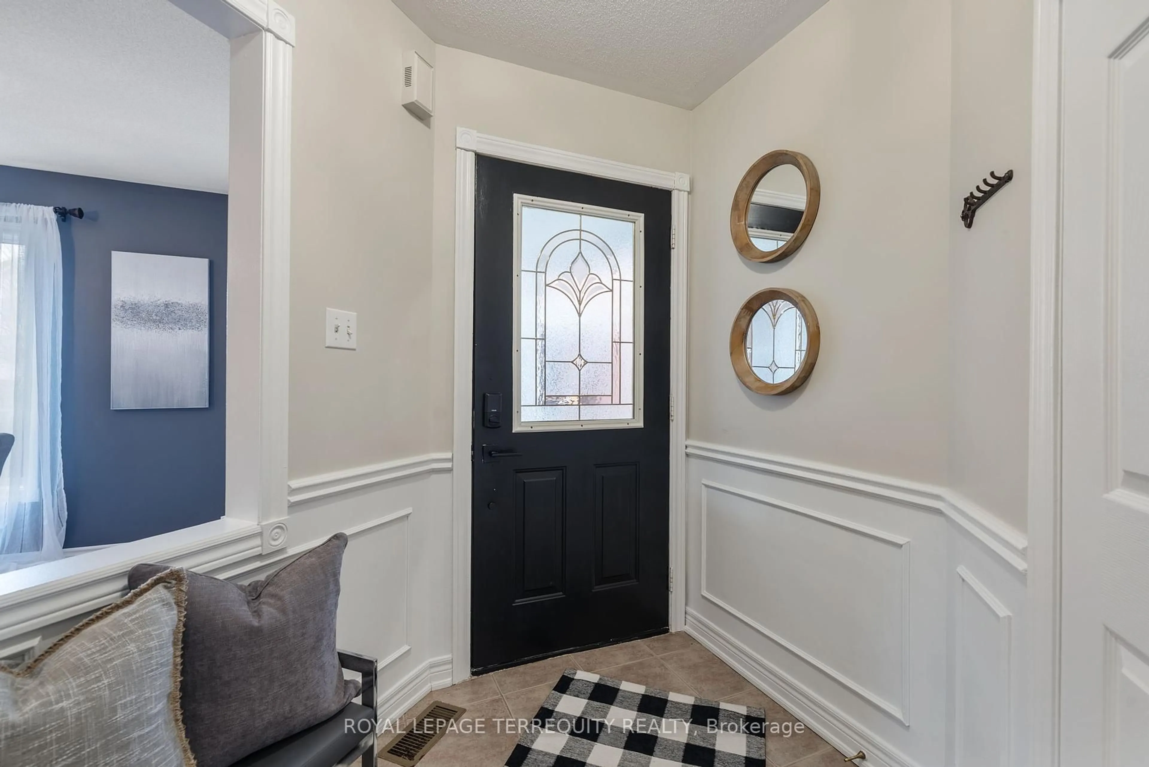 Indoor entryway for 45 Aster Cres, Whitby Ontario L1M 1J8