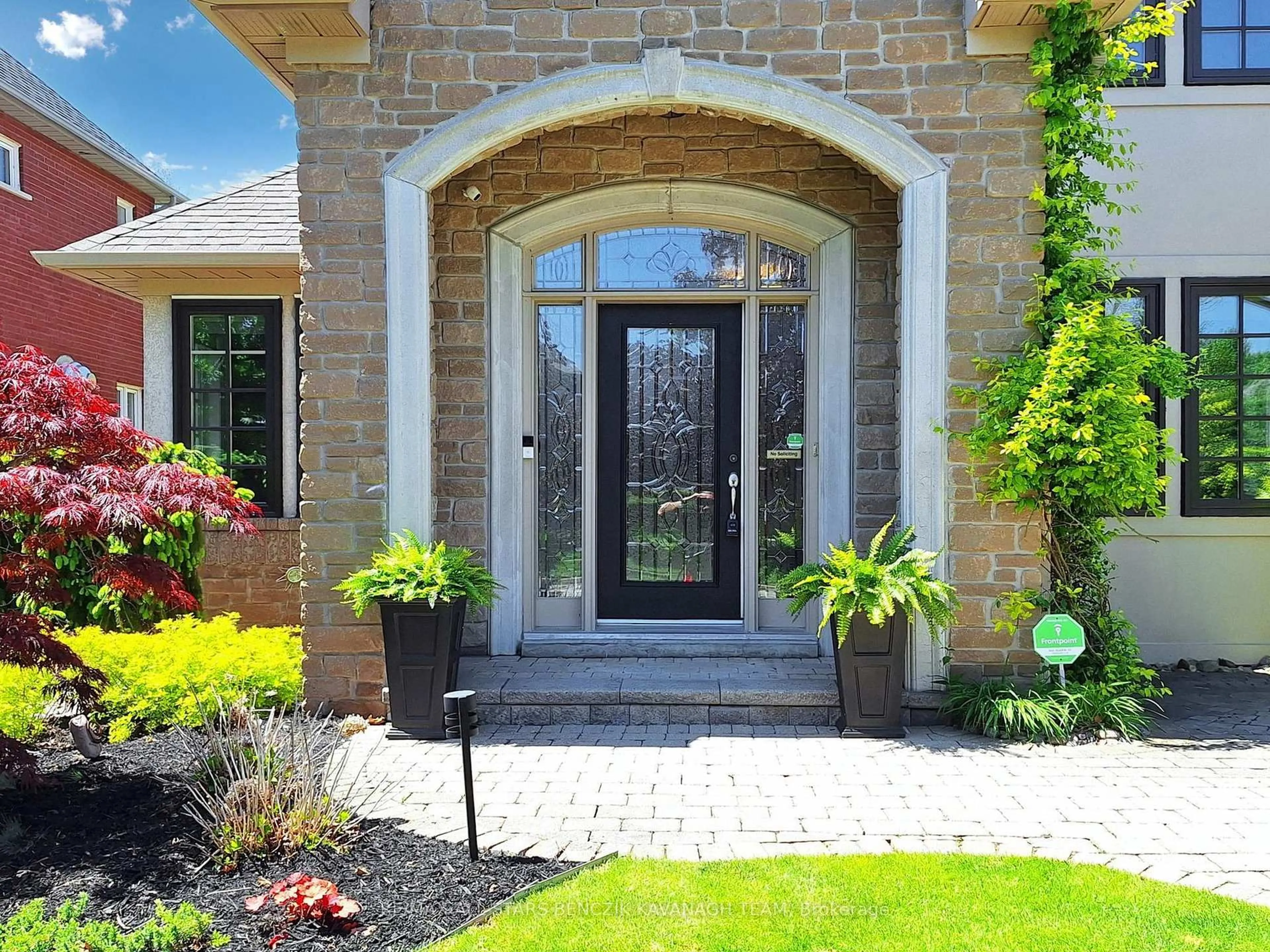Indoor entryway for 117 Sandcherry Crt, Pickering Ontario L1V 6V8