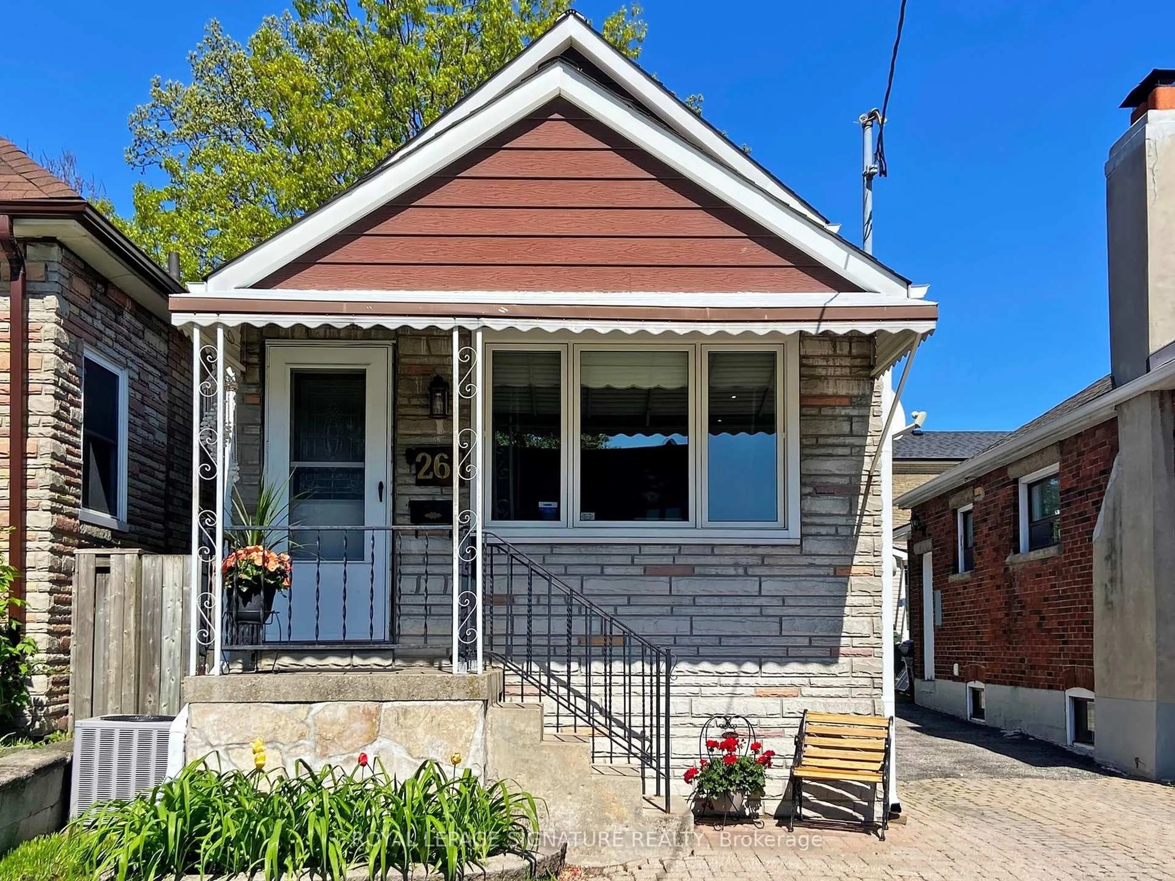 Unknown for 261 Glebemount Ave, Toronto Ontario M4C 3T7