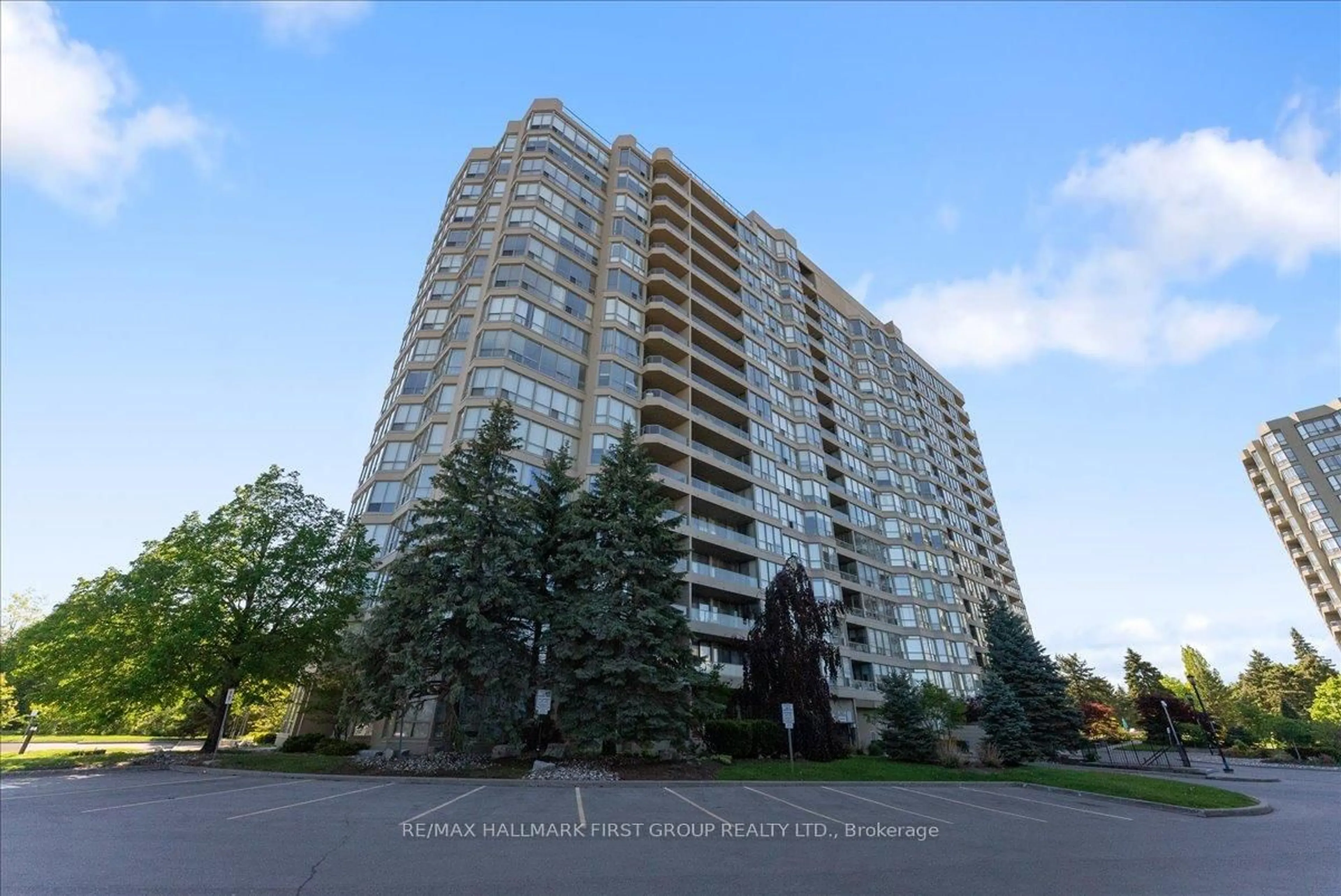 A pic from outside/outdoor area/front of a property/back of a property/a pic from drone, unknown for 1880 Valley Farm Rd #1225, Pickering Ontario L1V 6B3