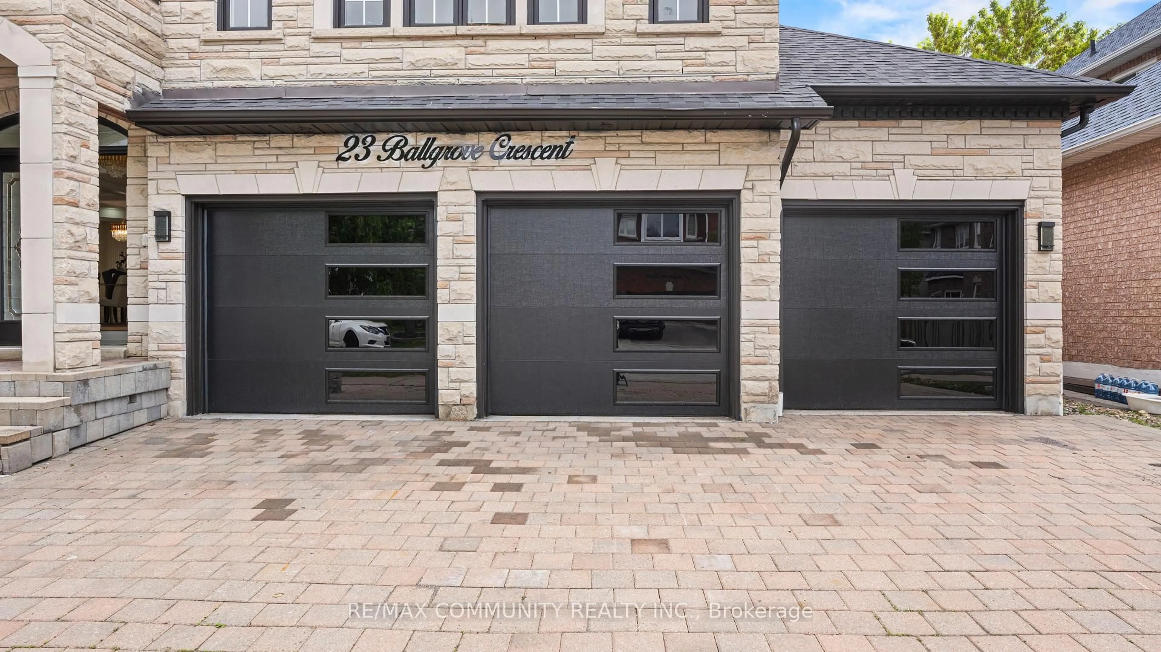 Indoor garage for 23 Ballgrove Cres, Ajax Ontario L1T 4Z3
