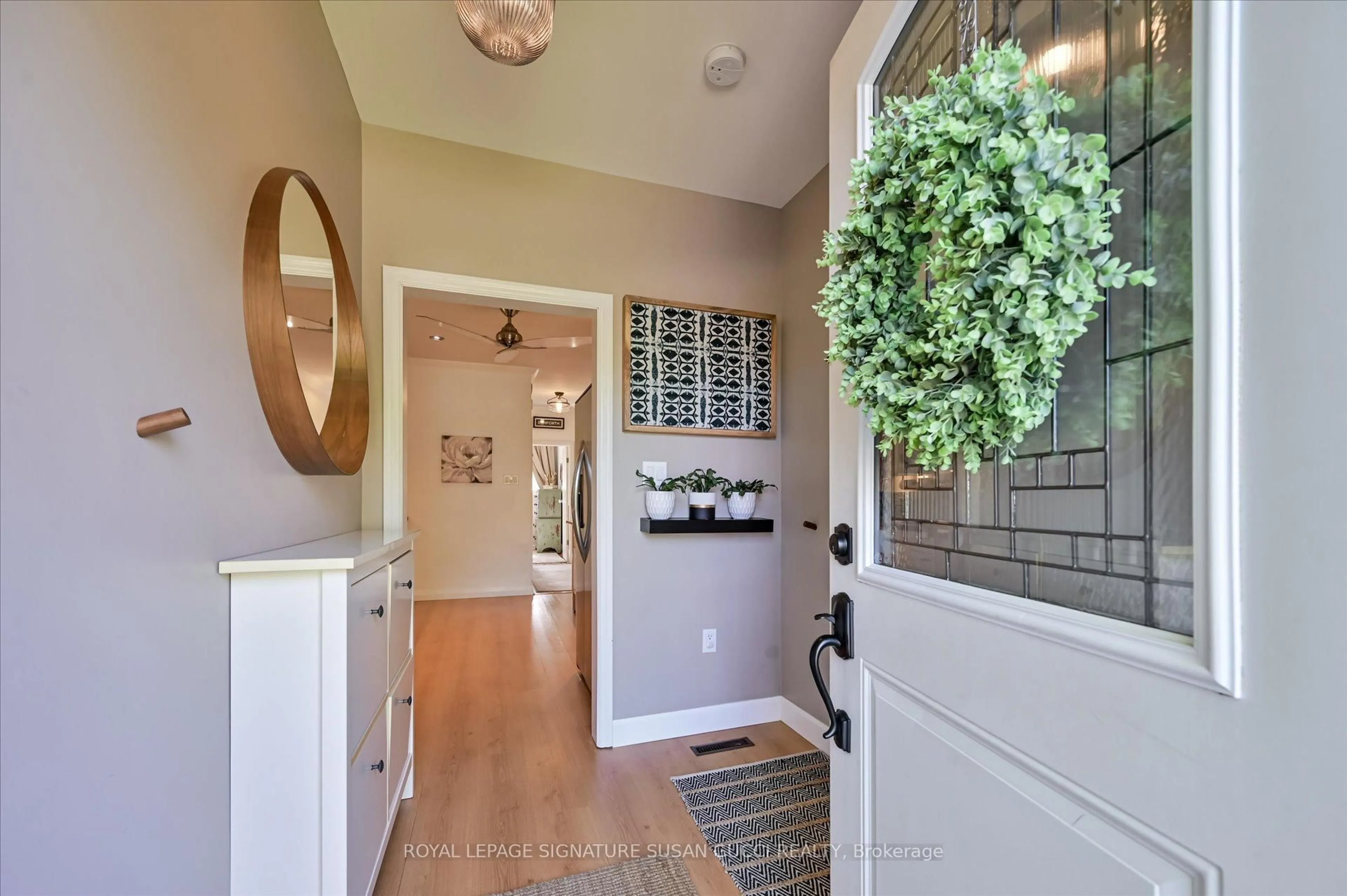 Indoor entryway for 1006 Victoria Park Ave, Toronto Ontario M4B 2J6