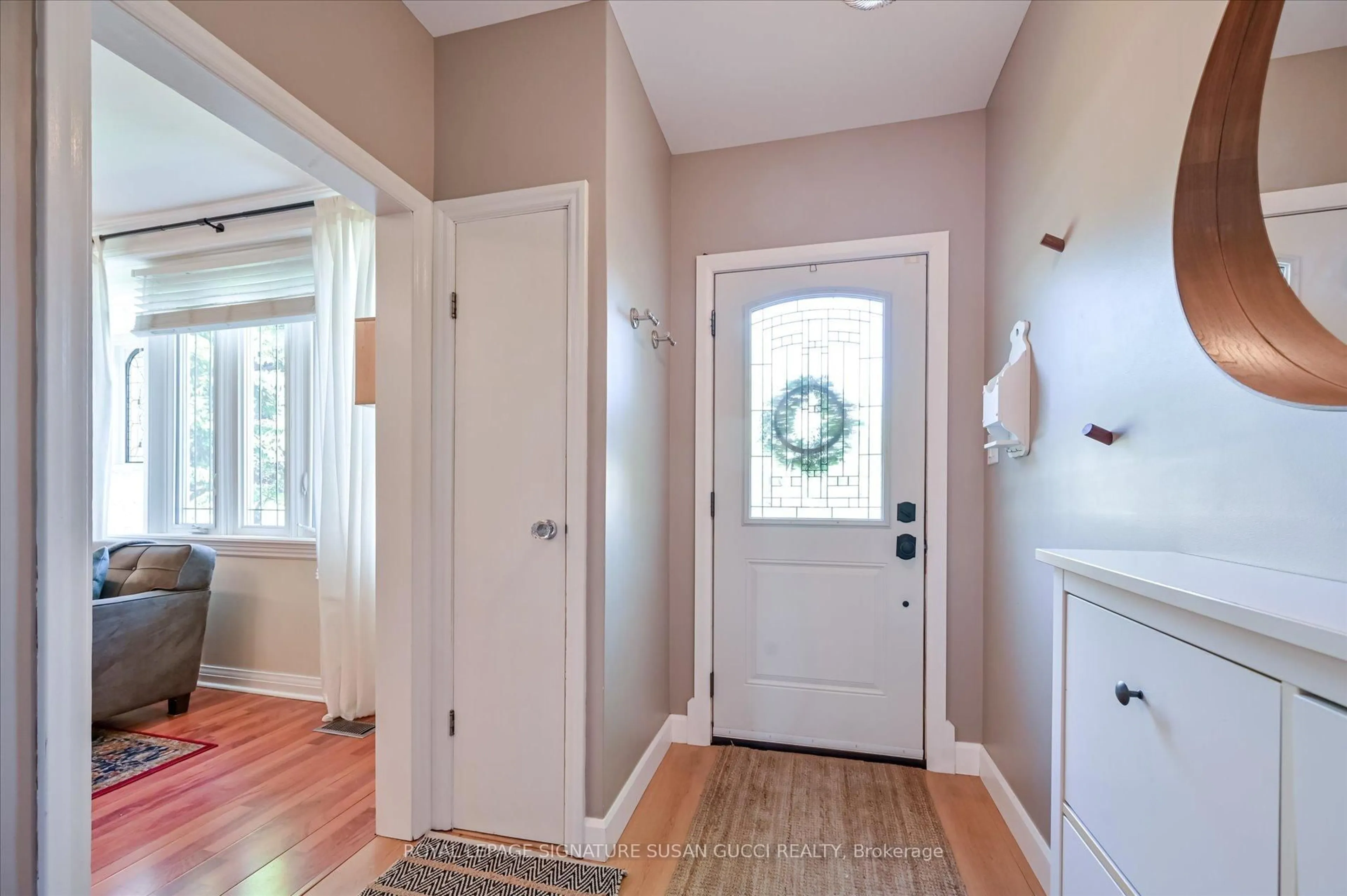 Indoor entryway for 1006 Victoria Park Ave, Toronto Ontario M4B 2J6