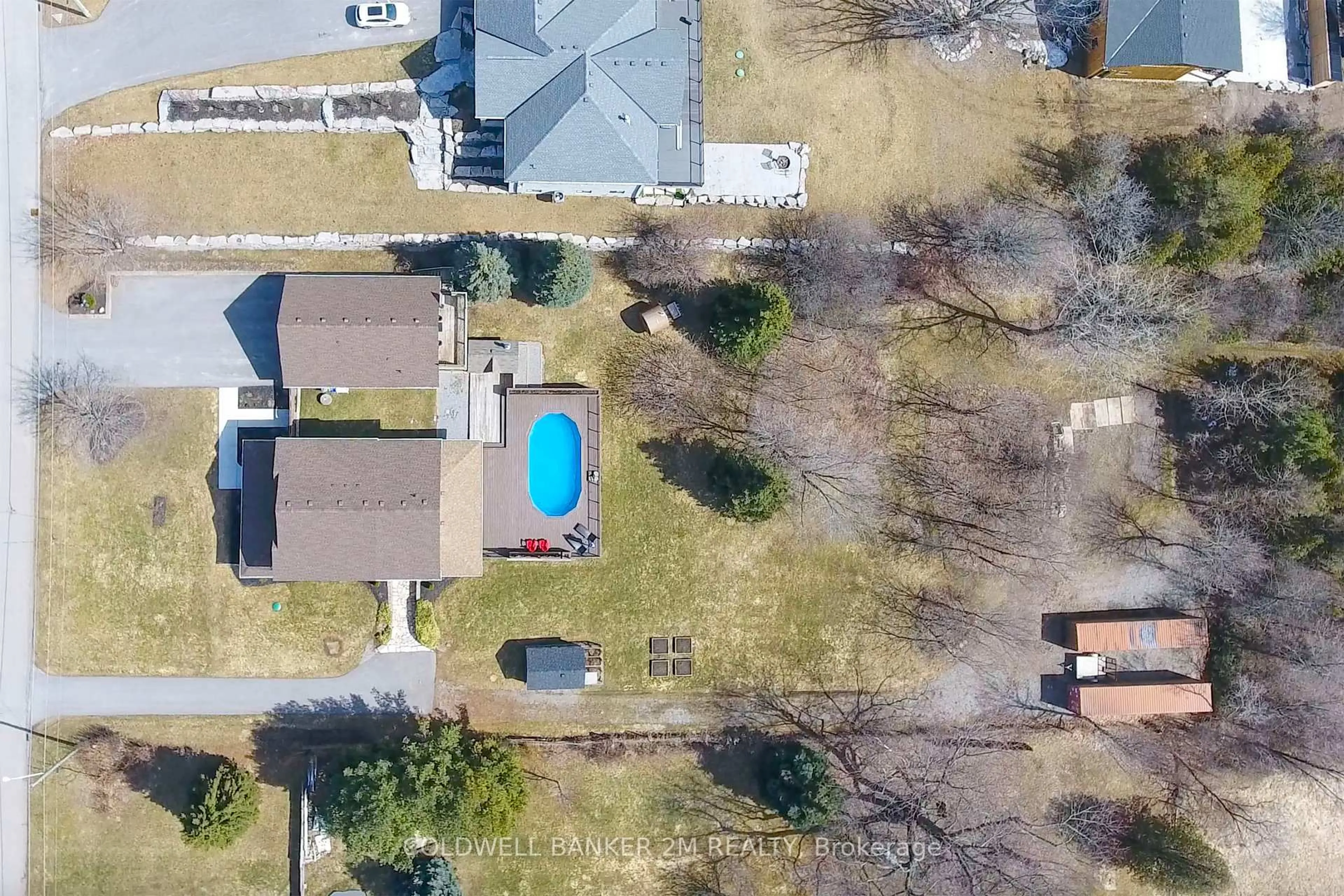 A pic from outside/outdoor area/front of a property/back of a property/a pic from drone, street for 37 Bradley Blvd, Clarington Ontario L0B 1J0