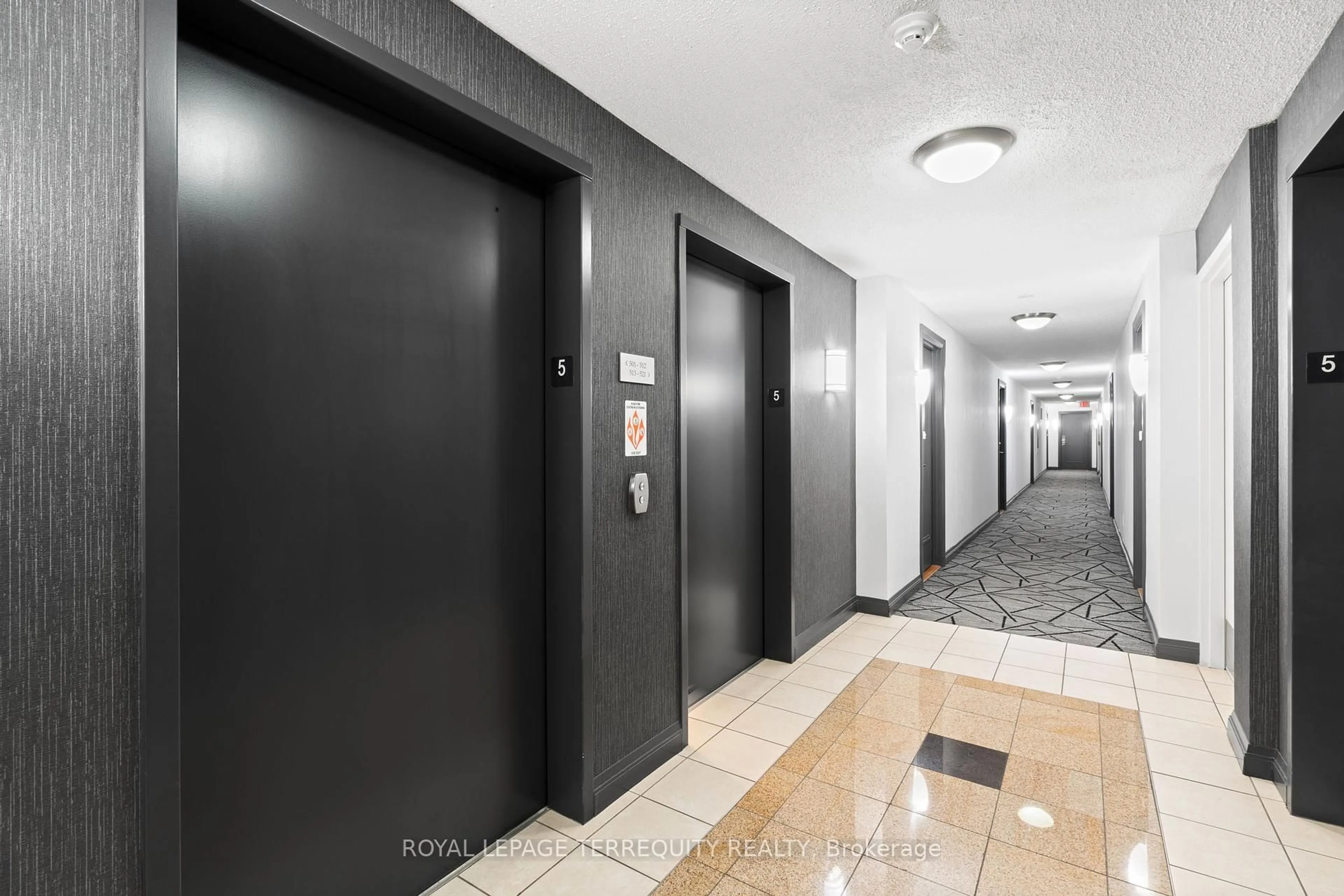 Indoor foyer for 1200 The Esplanade N #514, Pickering Ontario L1V 6V3