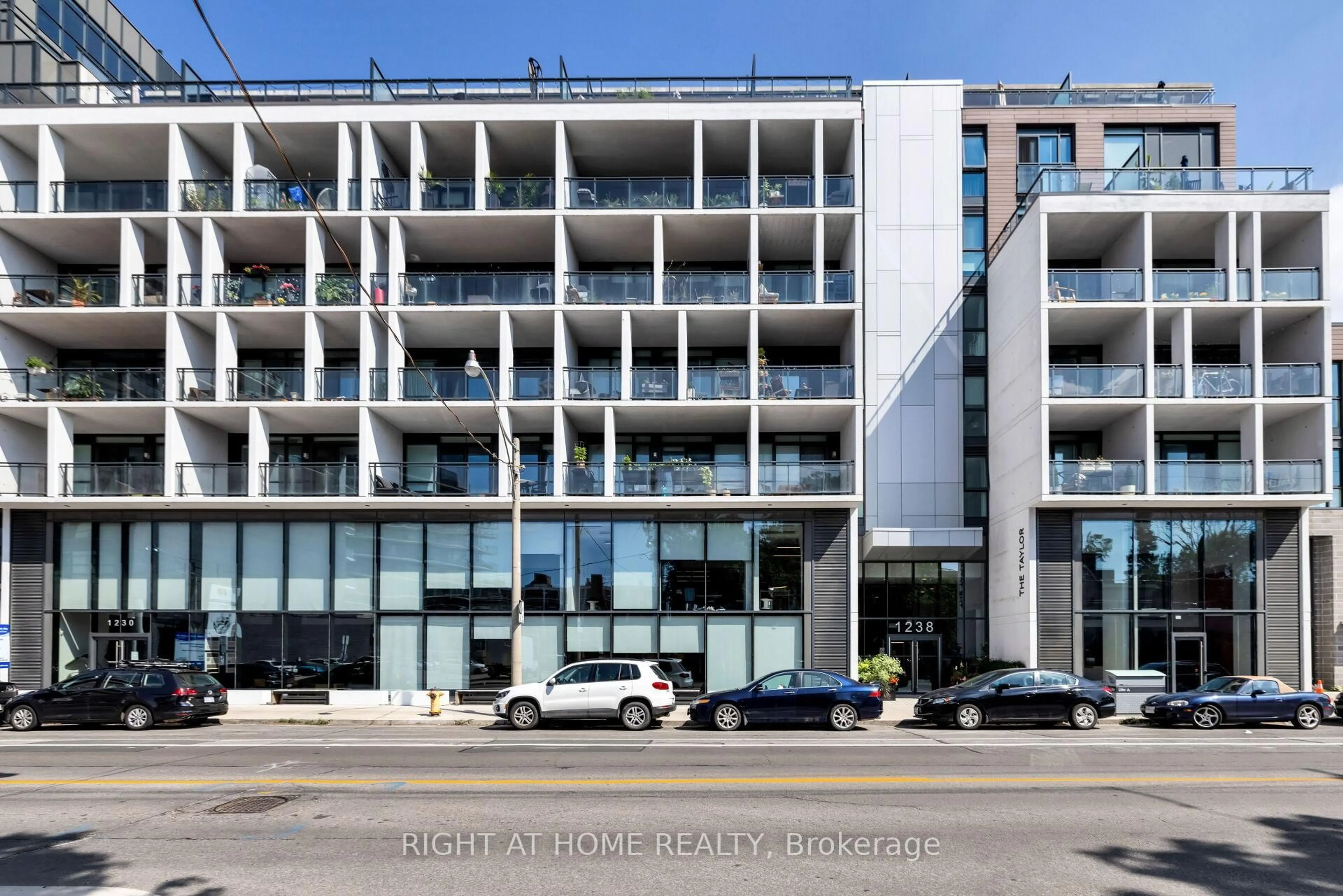Indoor foyer for 1238 Dundas St #307, Toronto Ontario M4M 0C5