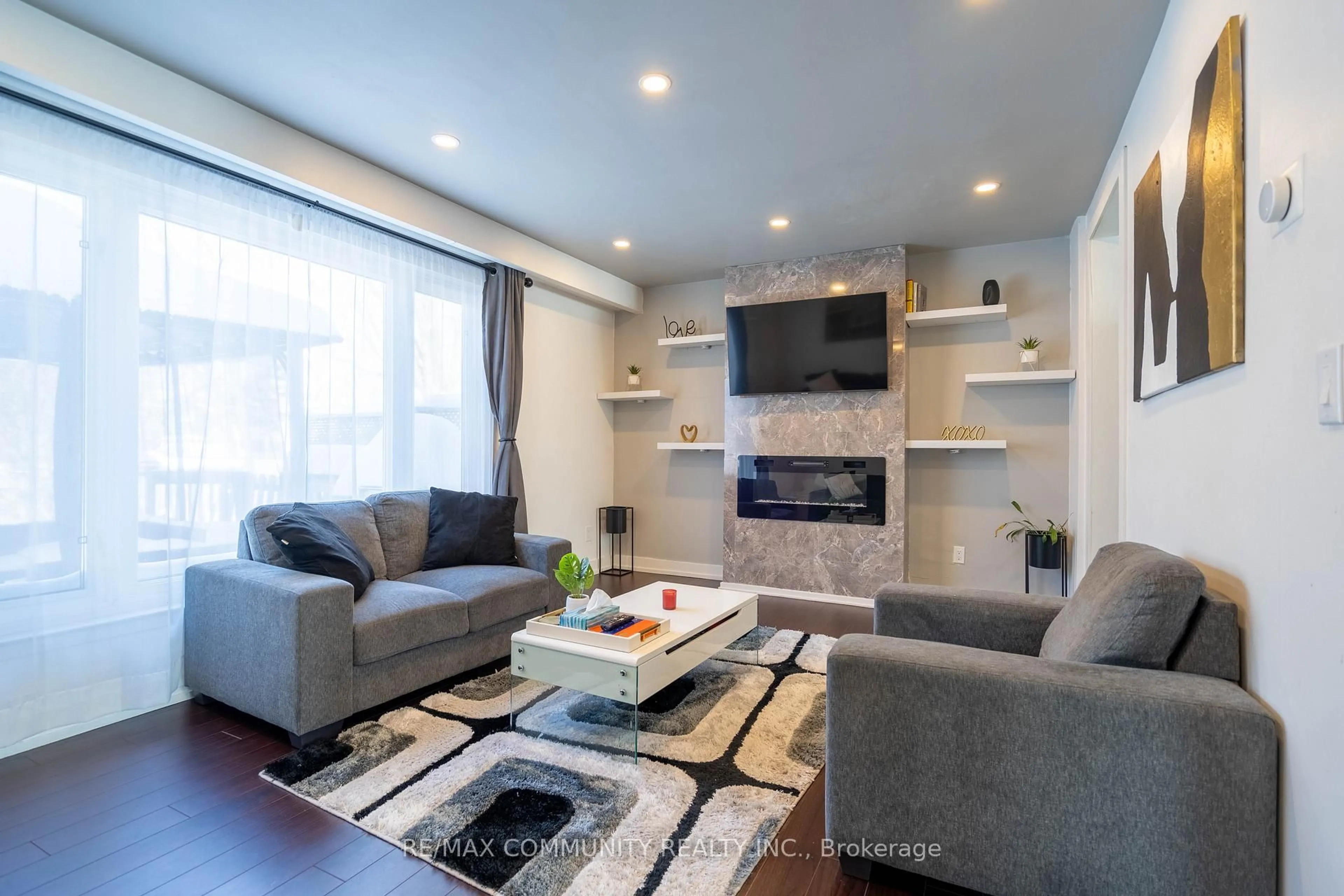 Living room with furniture, unknown for 624 Radisson Ave, Oshawa Ontario L1J 1X8