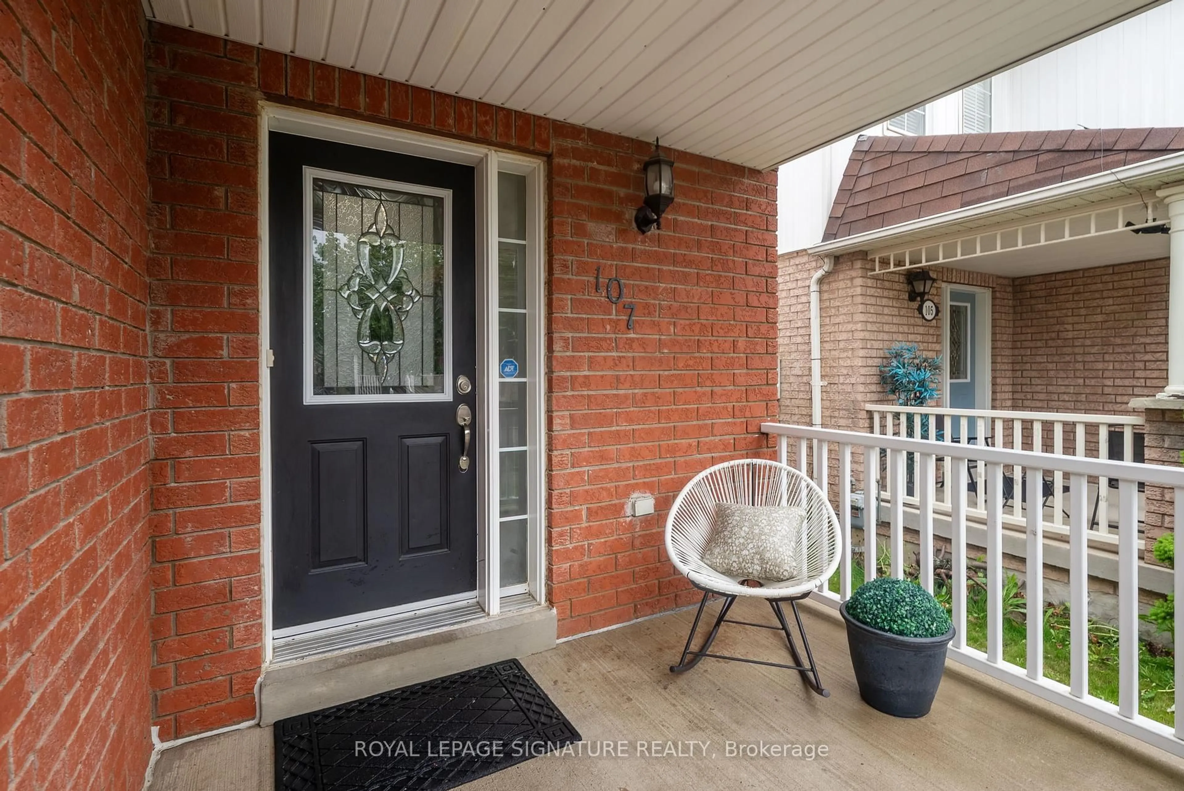 Indoor entryway for 107 Brownridge Pl, Whitby Ontario L1P 1W1