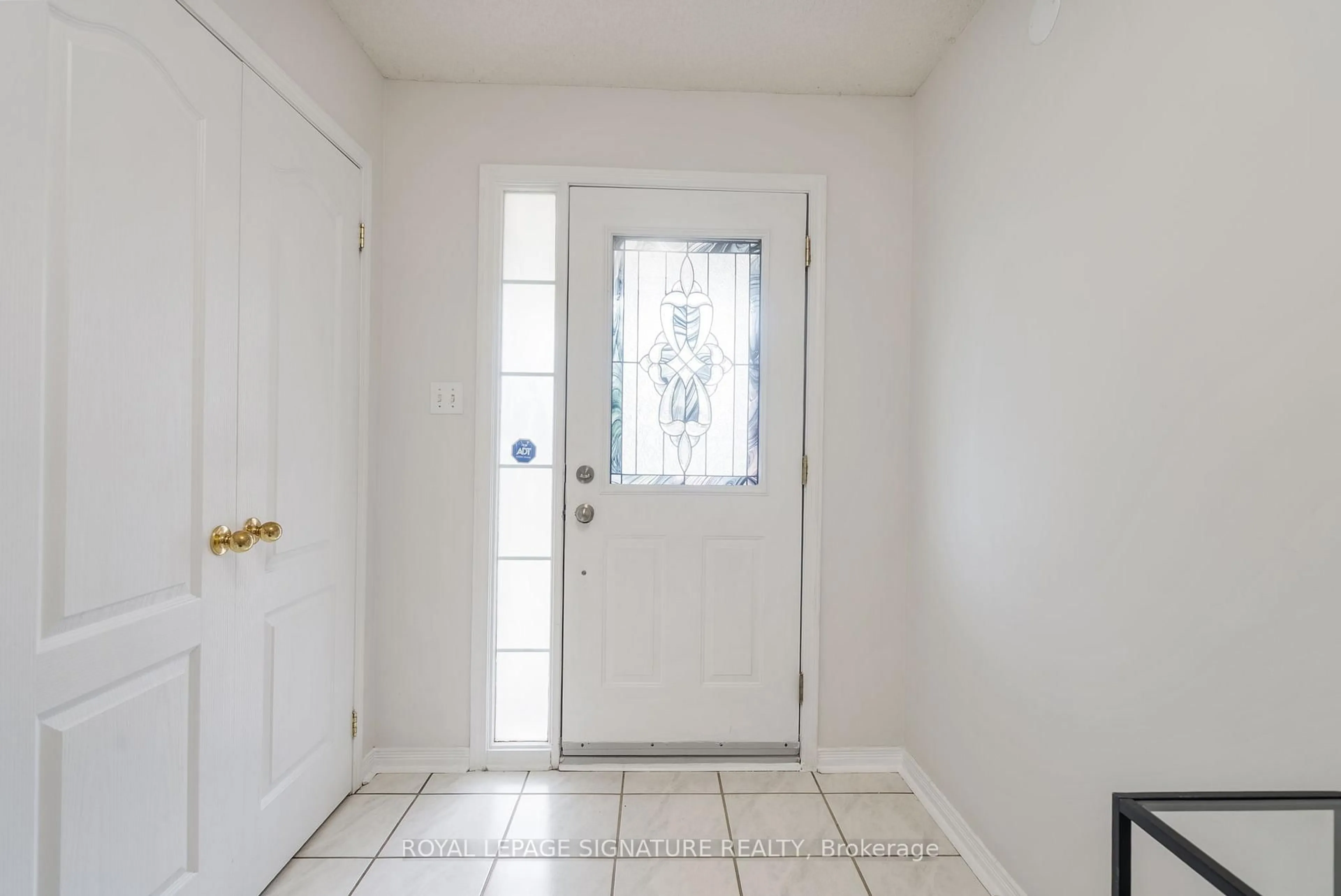 Indoor entryway for 107 Brownridge Pl, Whitby Ontario L1P 1W1