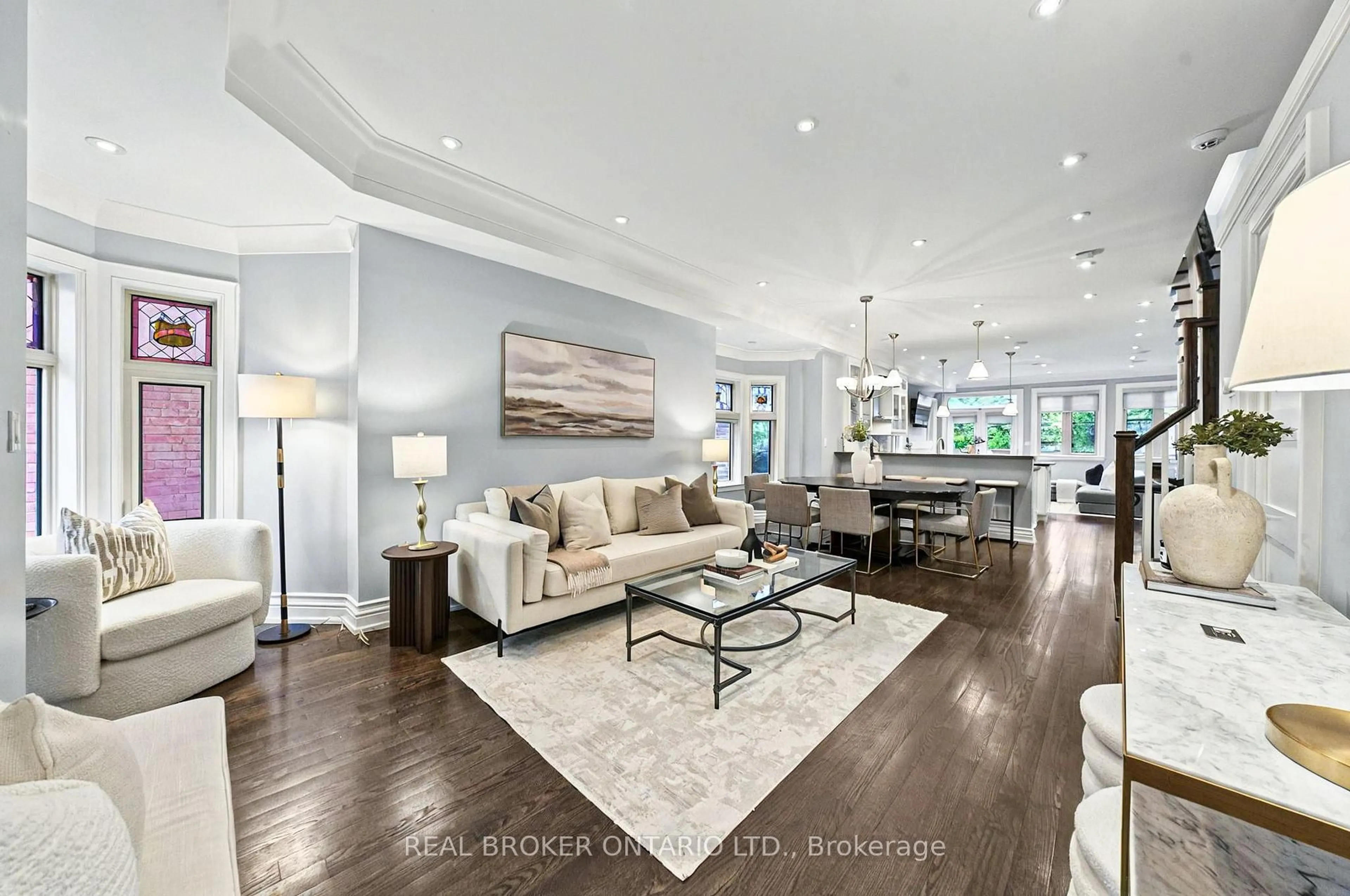 Living room with furniture, unknown for 194 Lee Ave, Toronto Ontario M4E 2P3
