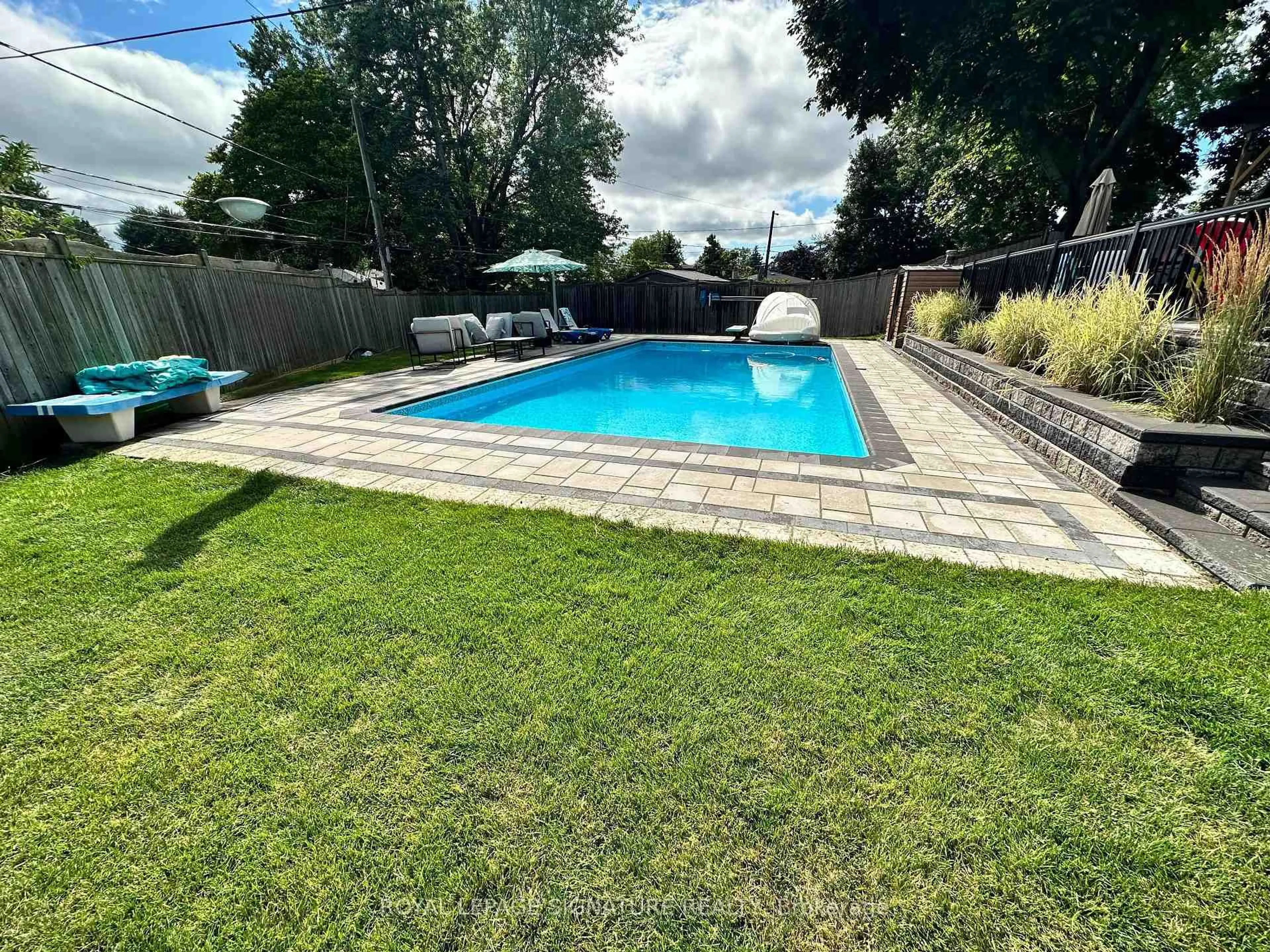 Pool for 854 Antonio St, Pickering Ontario L1W 1T3