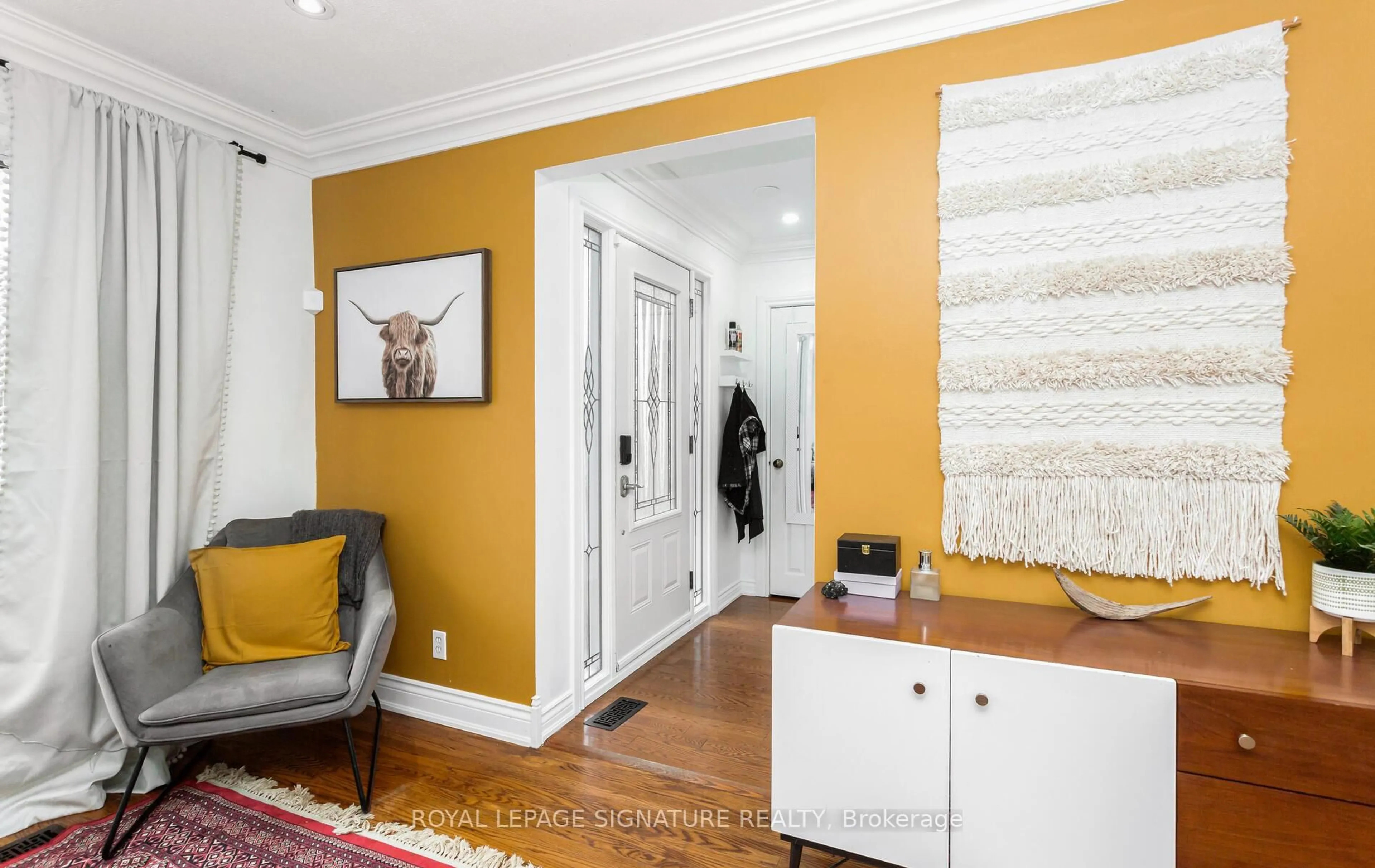 Indoor entryway for 854 Antonio St, Pickering Ontario L1W 1T3