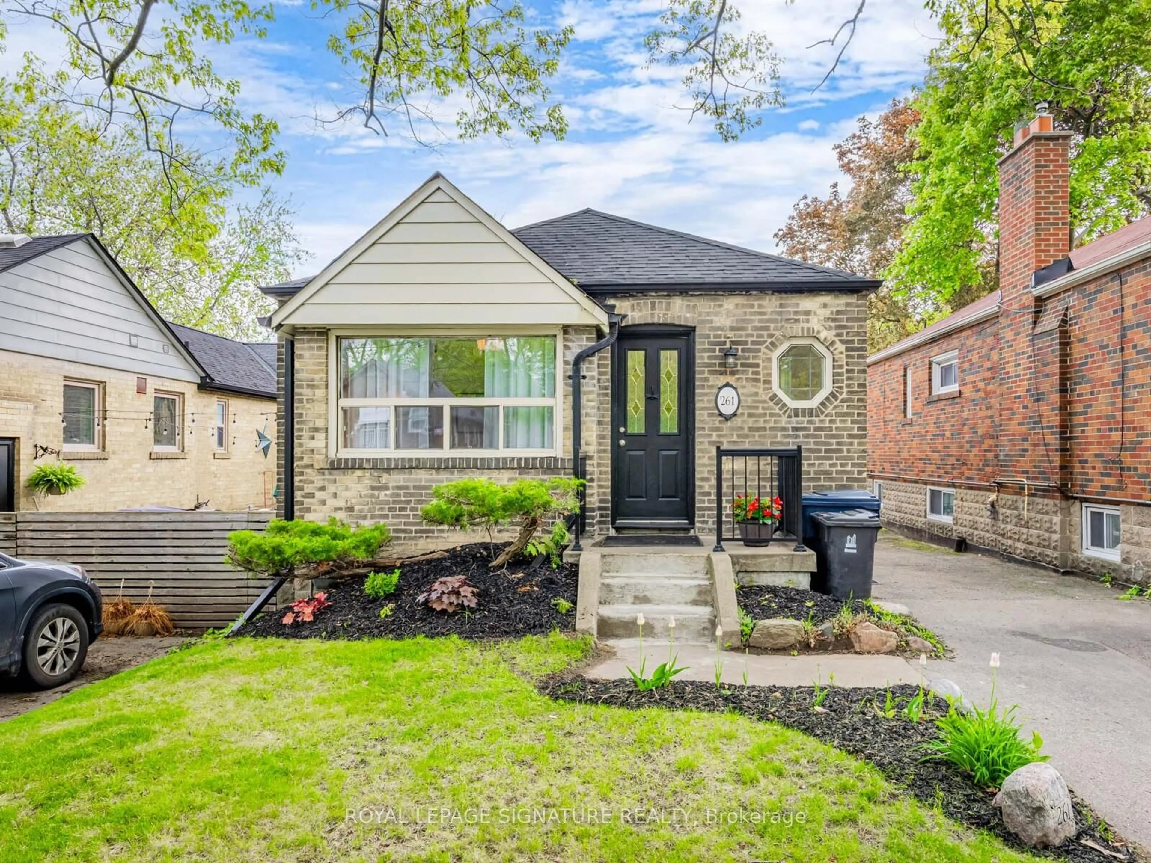 Home with brick exterior material, street for 261 Warden Ave, Toronto Ontario M1N 2Z9
