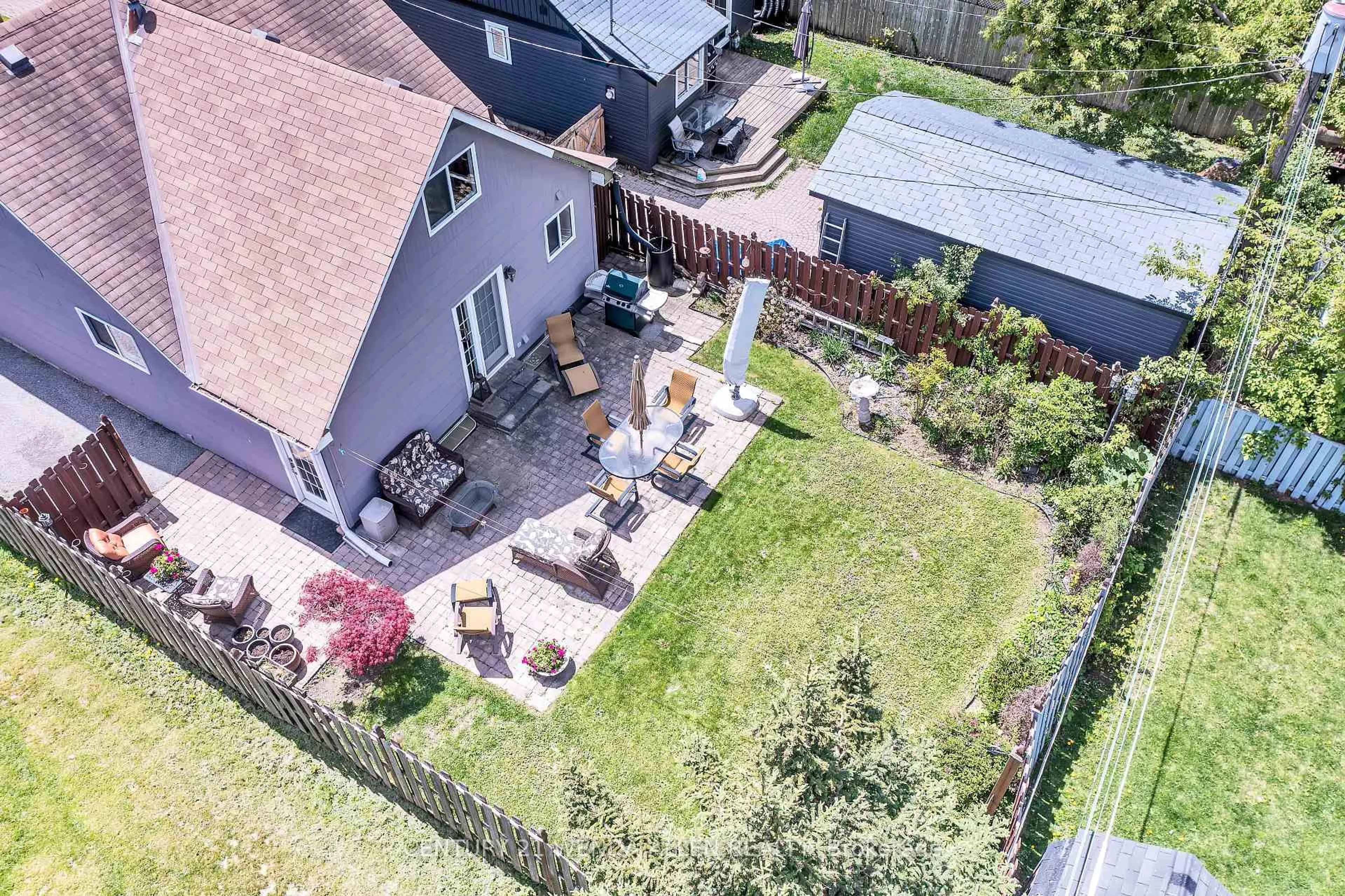A pic from outside/outdoor area/front of a property/back of a property/a pic from drone, street for 18 George St, Ajax Ontario L1S 1S5