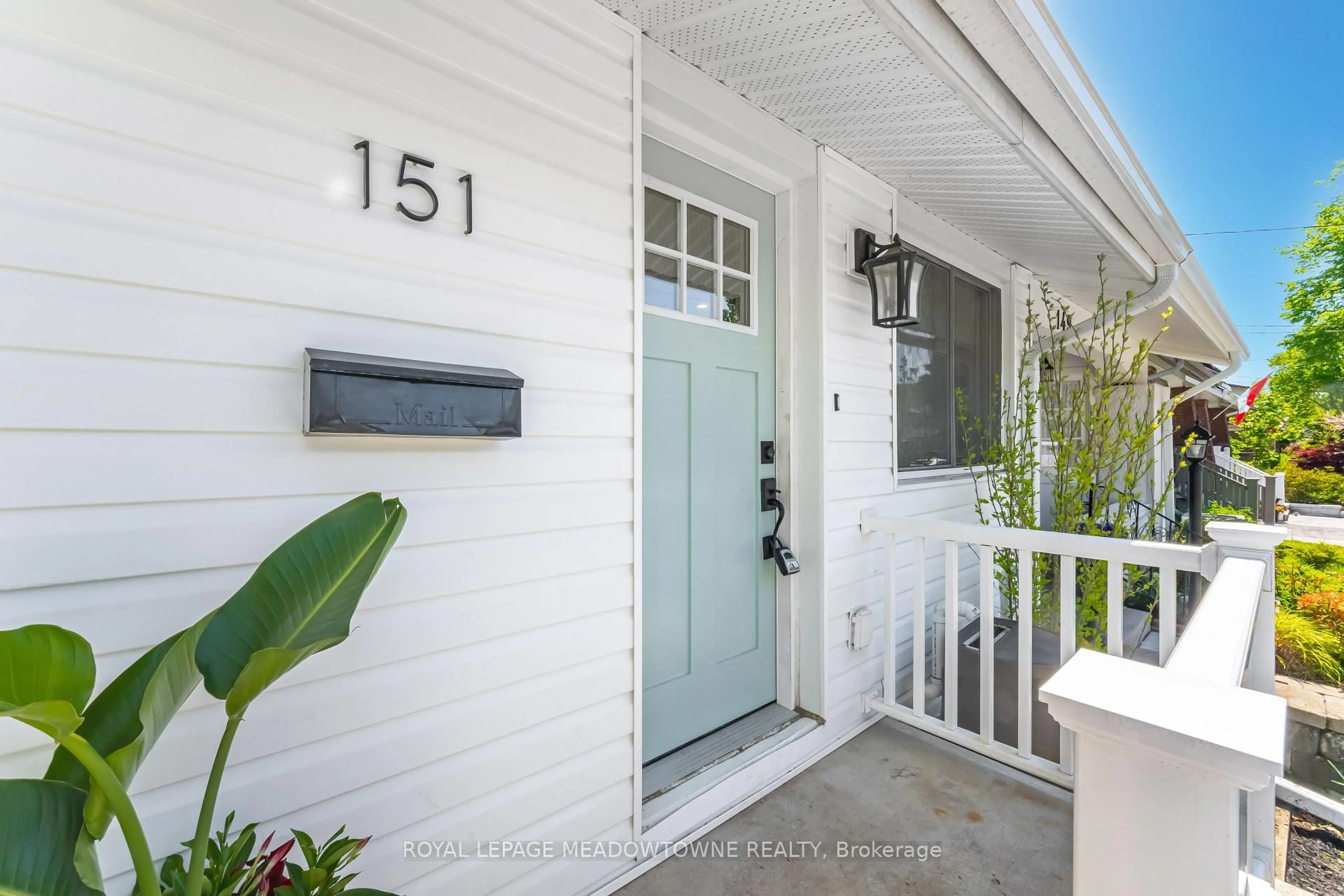 Indoor entryway for 151 Bingham Ave, Toronto Ontario M4E 3R2