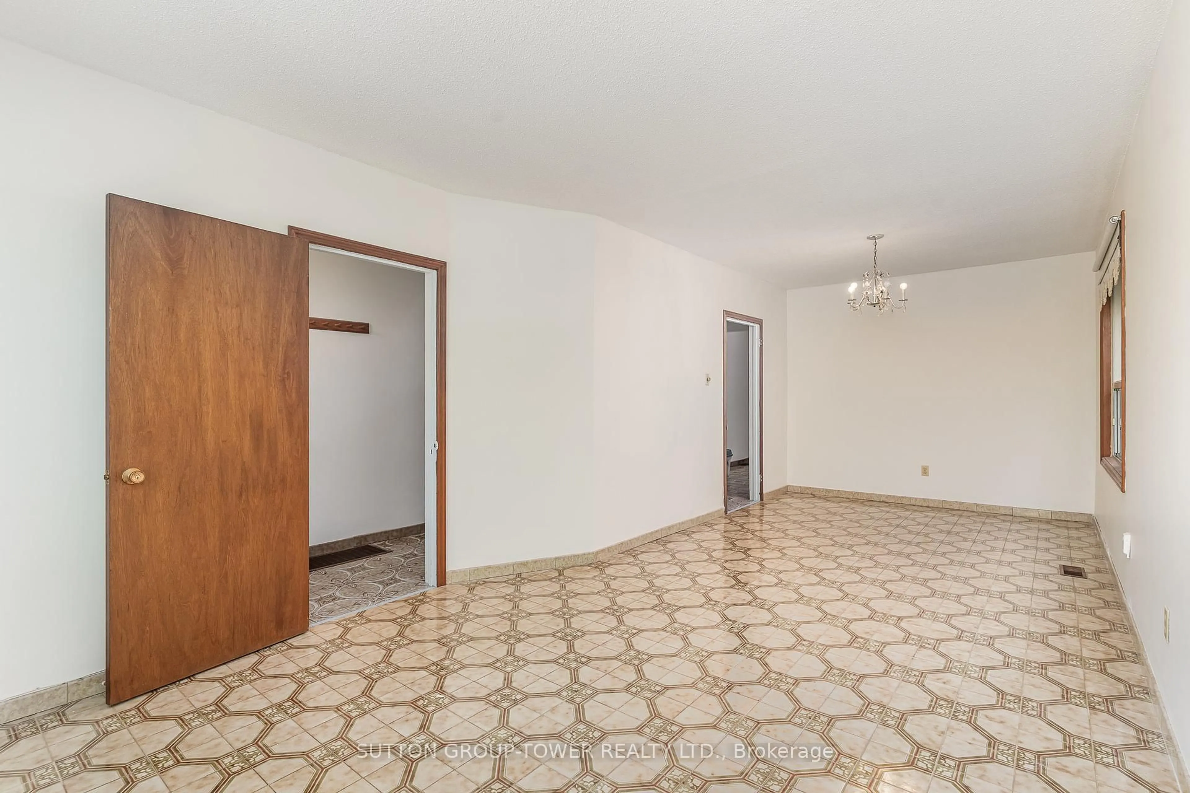 A pic of a room for 50 East Lynn Ave, Toronto Ontario M4C 3X2